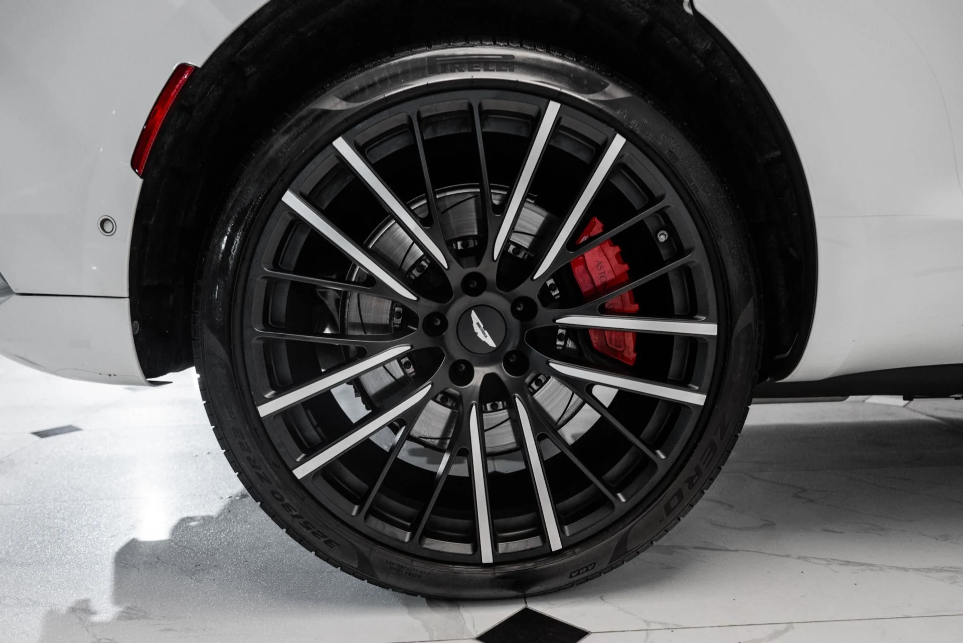 mph053_3374149925_Used_2023_Aston_Martin_DBX_1759420185_e35357c071
