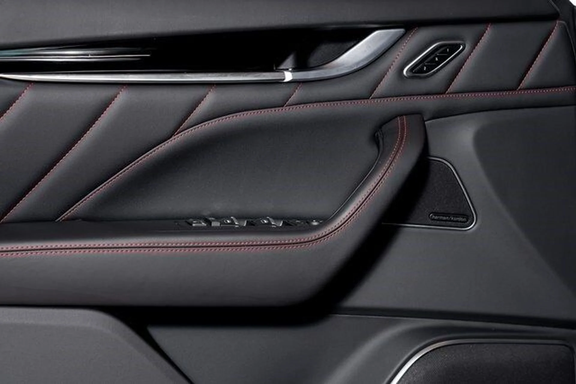 mph053_3391983309_0623121e9bf3237af6c34496fba9b753x_558de1fff4