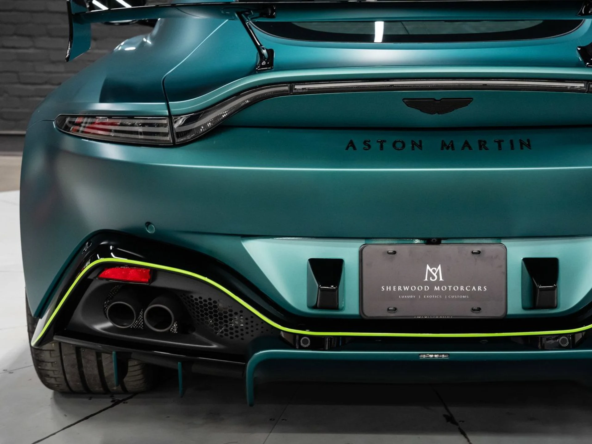 mph053_3396435244_aston_martin_vantage_2023_e0291e94a0