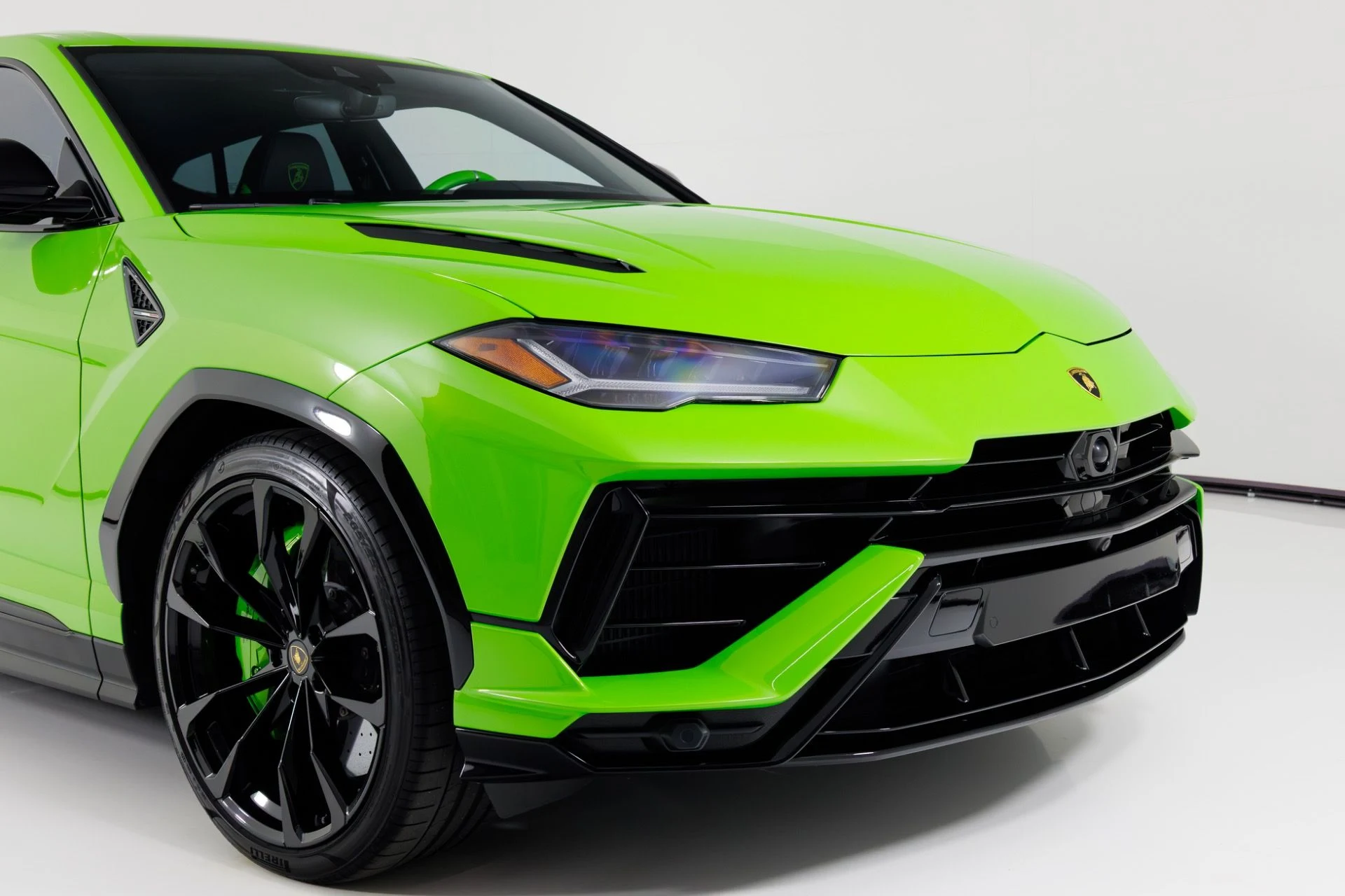 mph053_3401898831_Used_2023_Lamborghini_Urus_S_1769555052_fc40b64c19