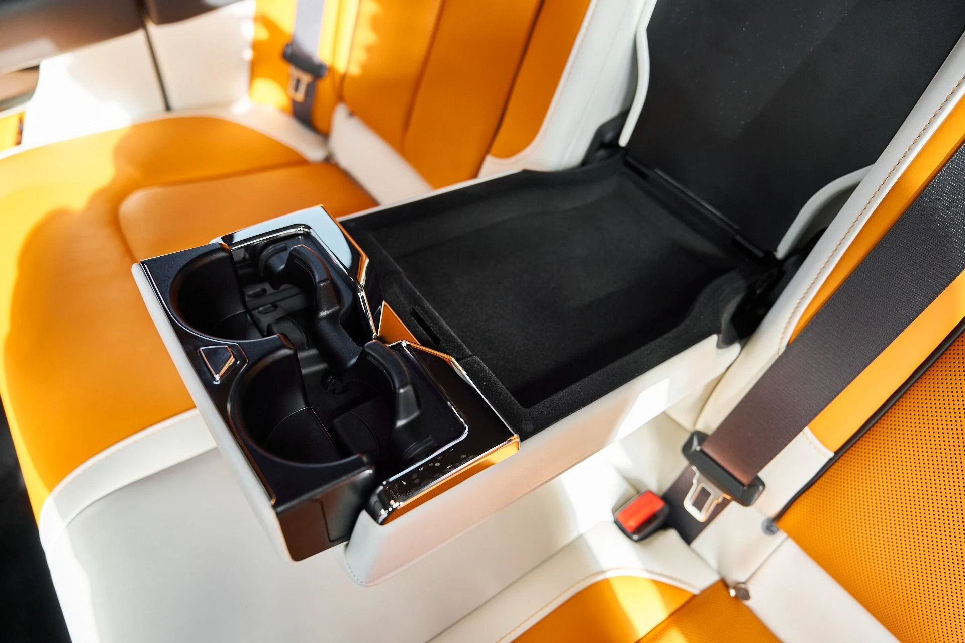 mph053_3467214803_Used_2026_Rolls_Royce_Cullinan_Base_1766884809_60ec4d897b