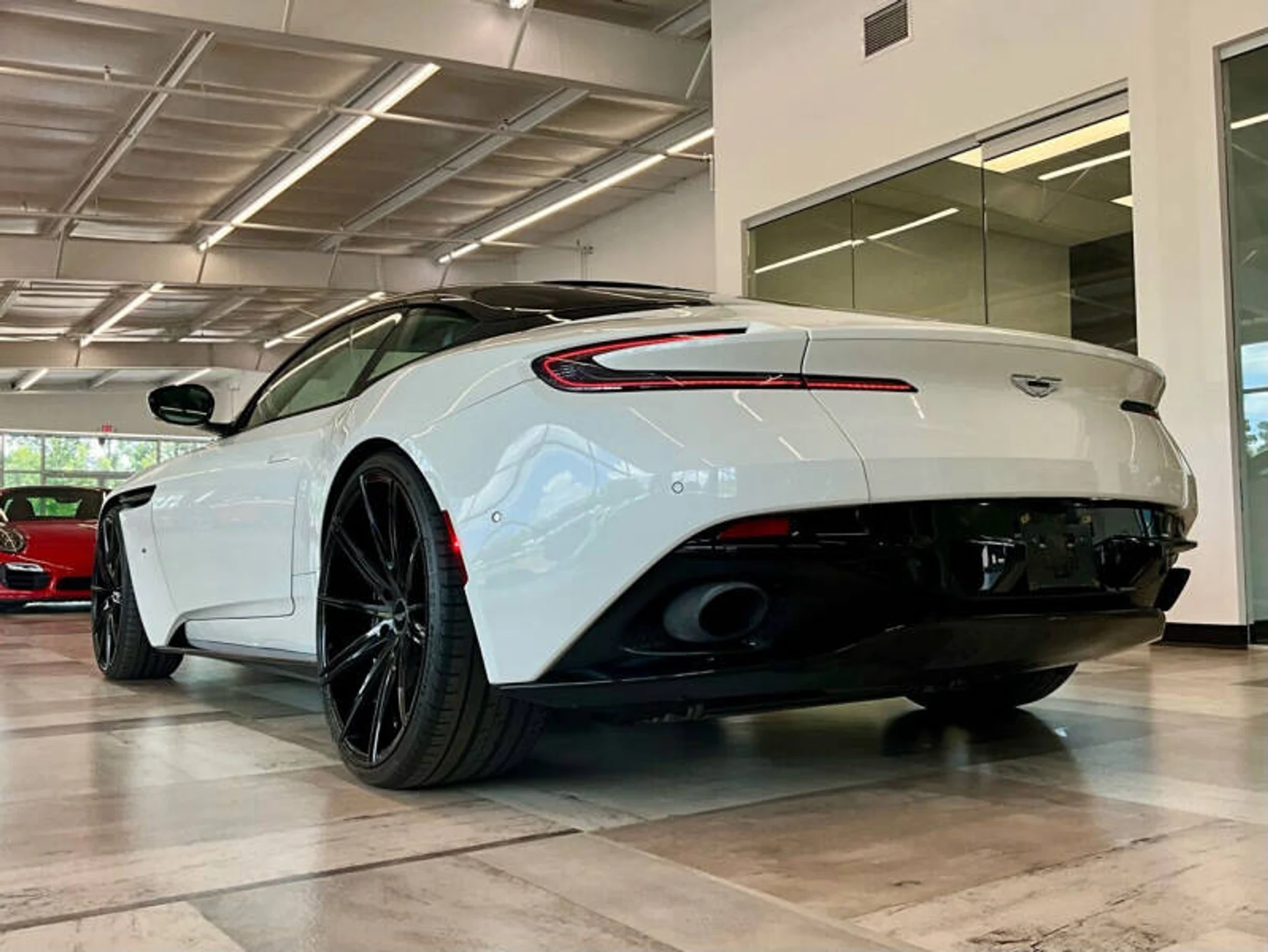 mph053_3468266190_2018_aston_martin_db11_v12_2dr_coupe_b675e195ff