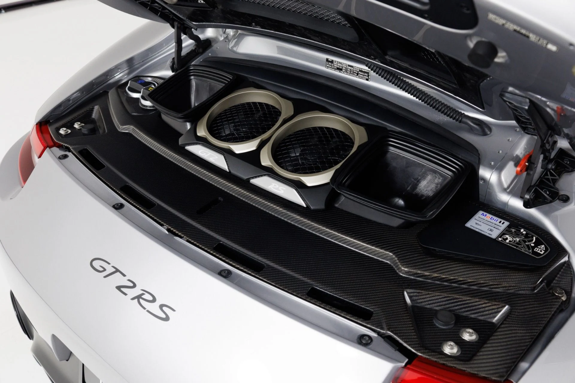 mph053_3491667154_Used_2018_Porsche_911_GT_2_RS_1791916169_ff9ca13101