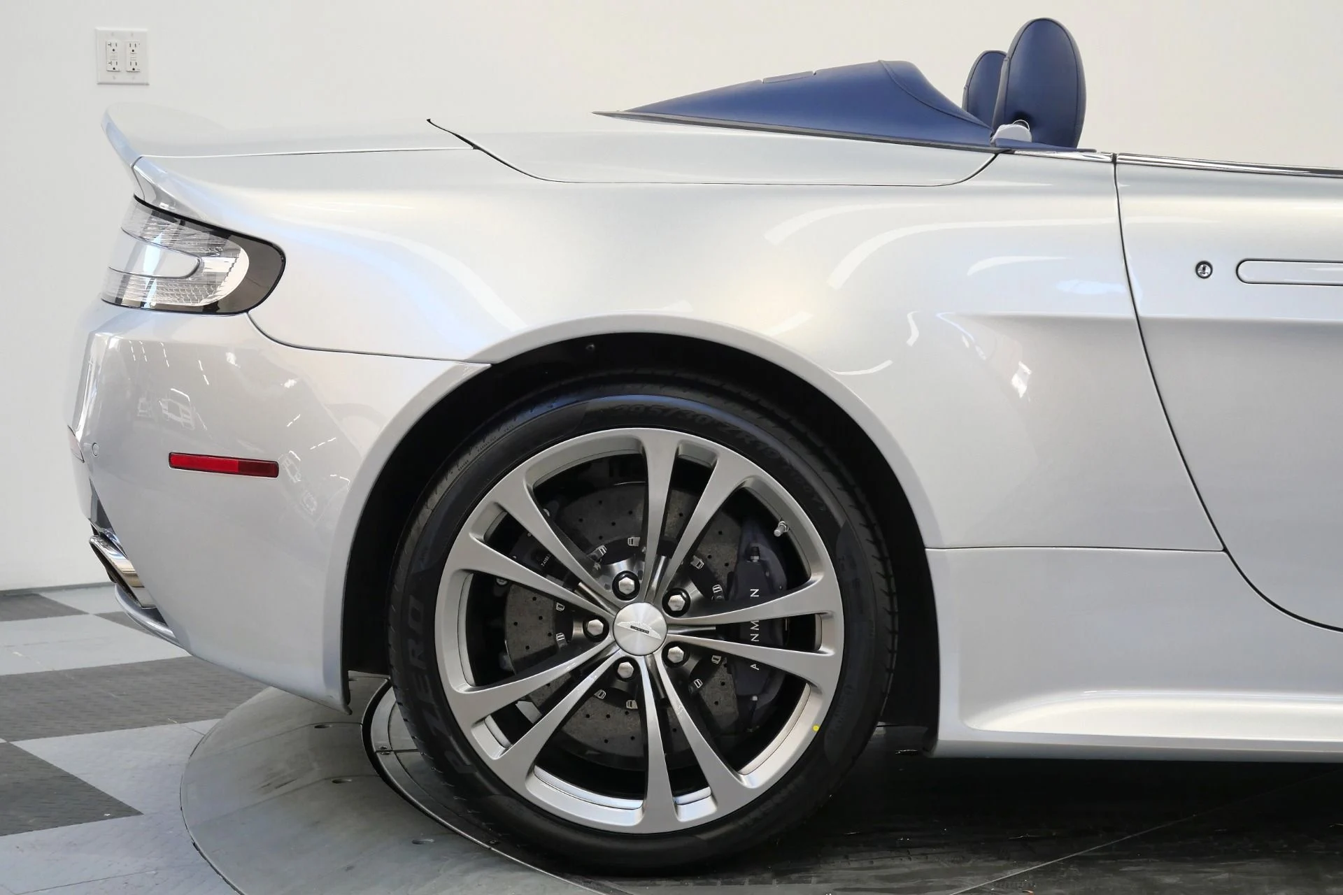 mph053_3528052489_Used_2017_Aston_Martin_Vantage_Roadster_7_Speed_Manual_Limited_1_of_100_for_the_USA_1765816519_1884863f59