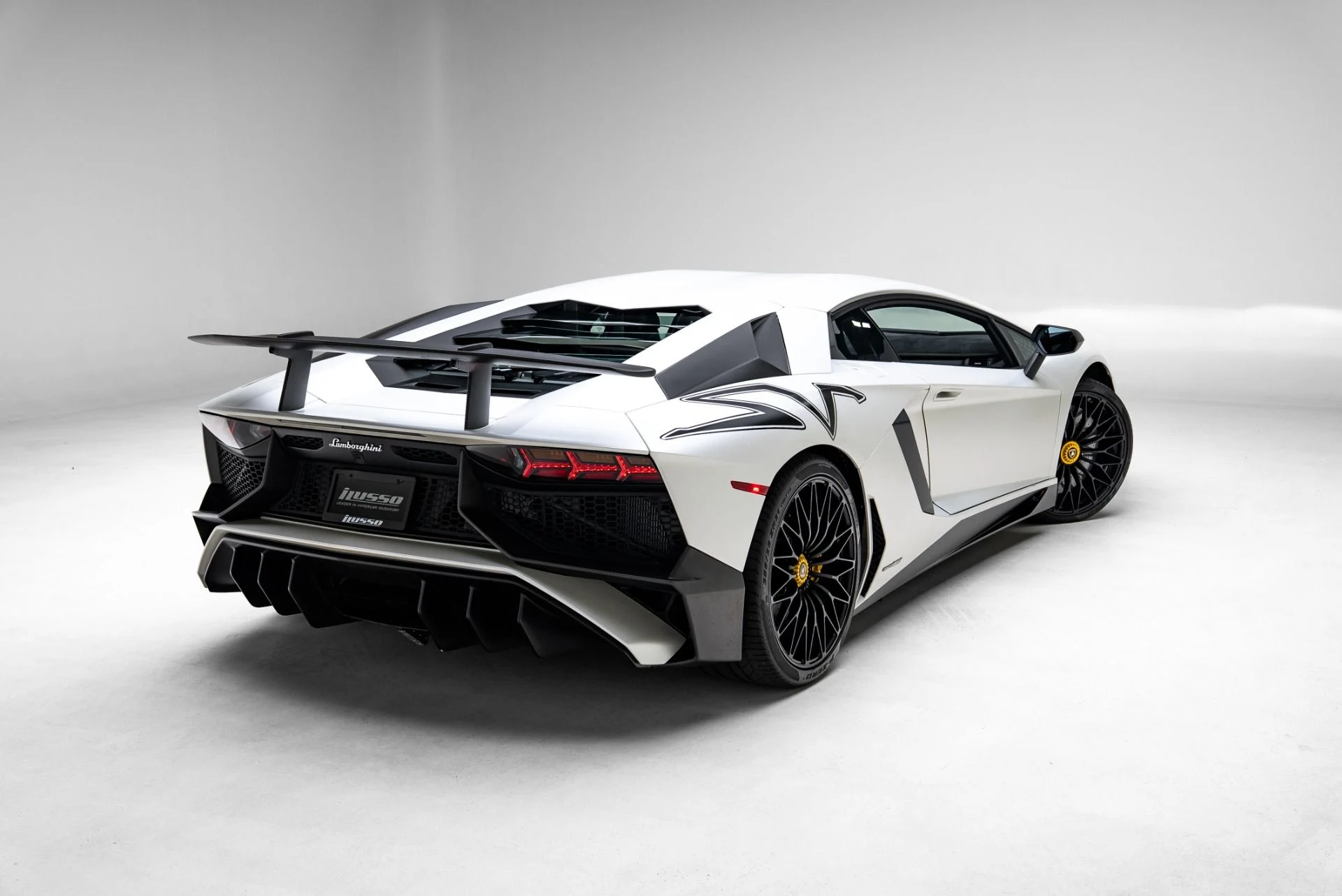 mph053_3544903321_Used_2016_Lamborghini_Aventador_SV_1775078140_13ee252efa