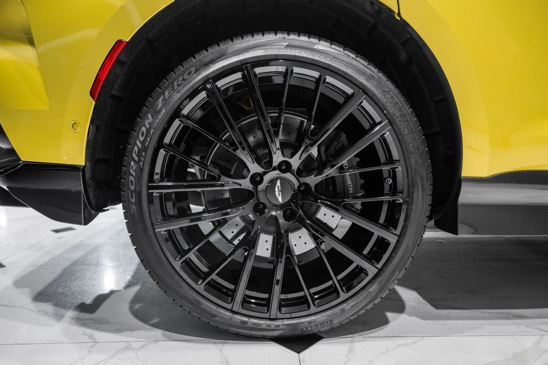 mph053_3551870298_Used_2025_Aston_Martin_DBX_707_1768581012_63c08aff65