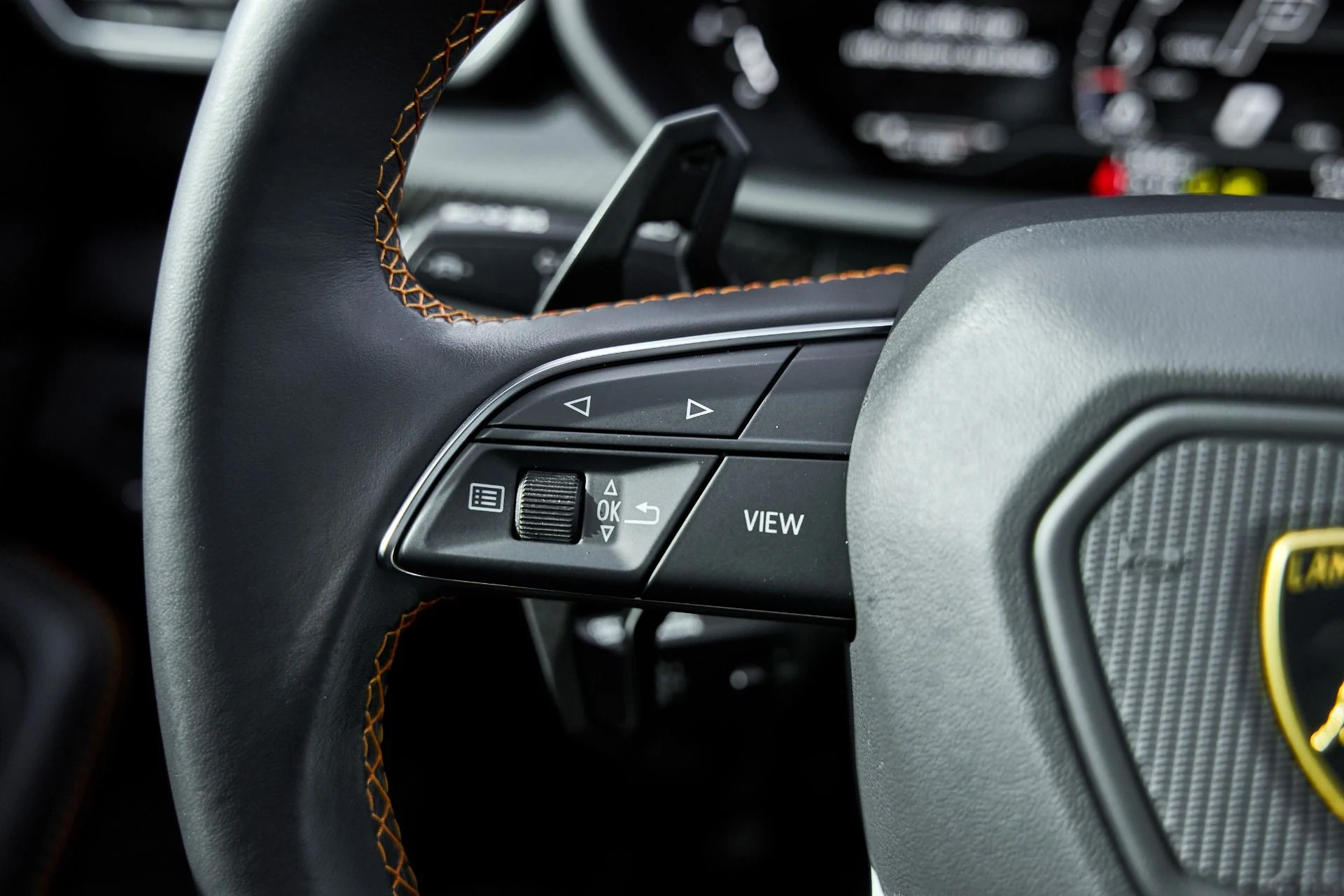 mph053_361057152_Used_2022_Lamborghini_Urus_1766457444_b299cd4d24