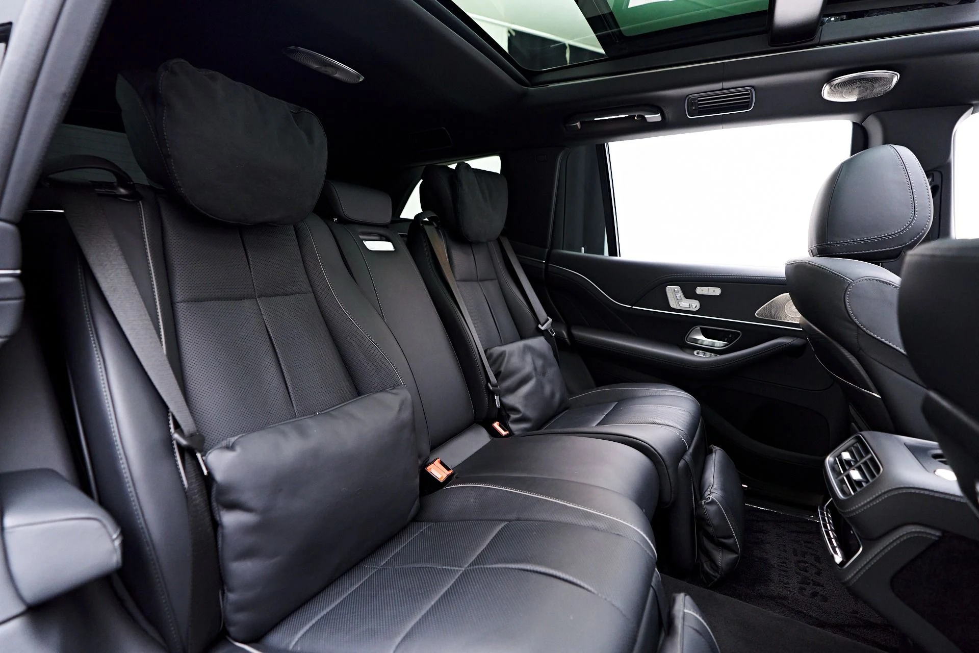 mph053_3643305186_Used_2022_Mercedes_Benz_GLS_Maybach_GLS_600_1747446181_7953d3c1a5