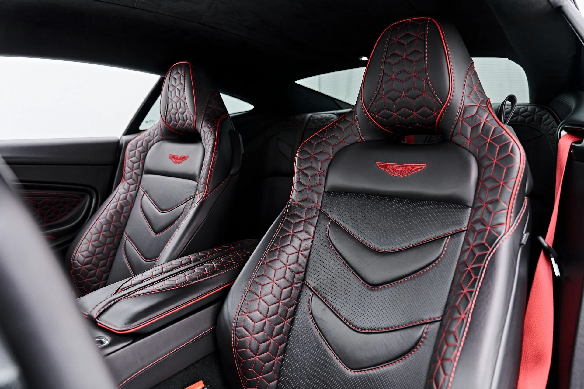 mph053_3651193931_Used_2019_Aston_Martin_DBS_Superleggera_1791337505_3f7a671622