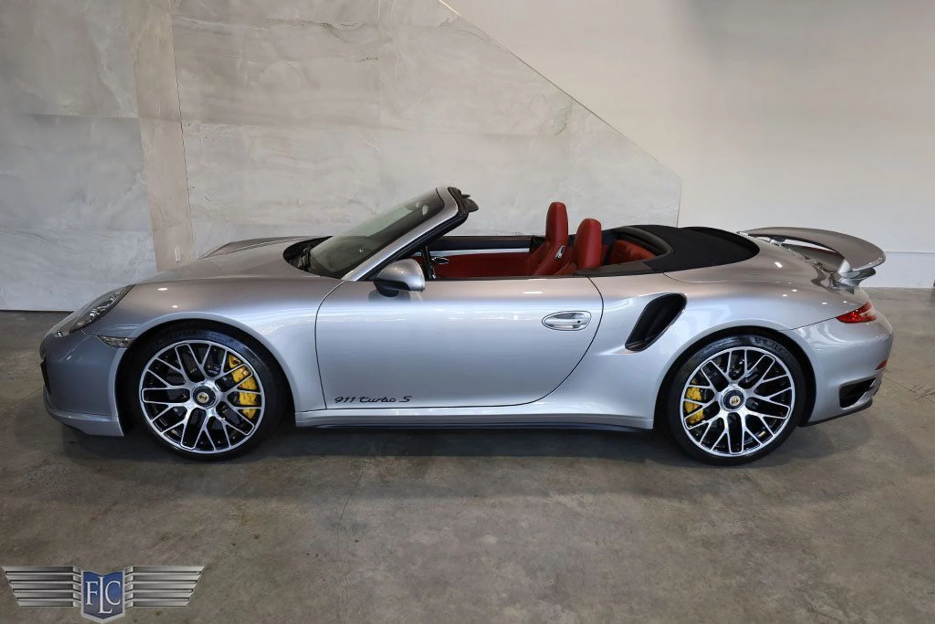 mph053_3654348848_used_2014_porsche_911_turbocabriolet_9689_22886118_54_1024_60f844cfd9