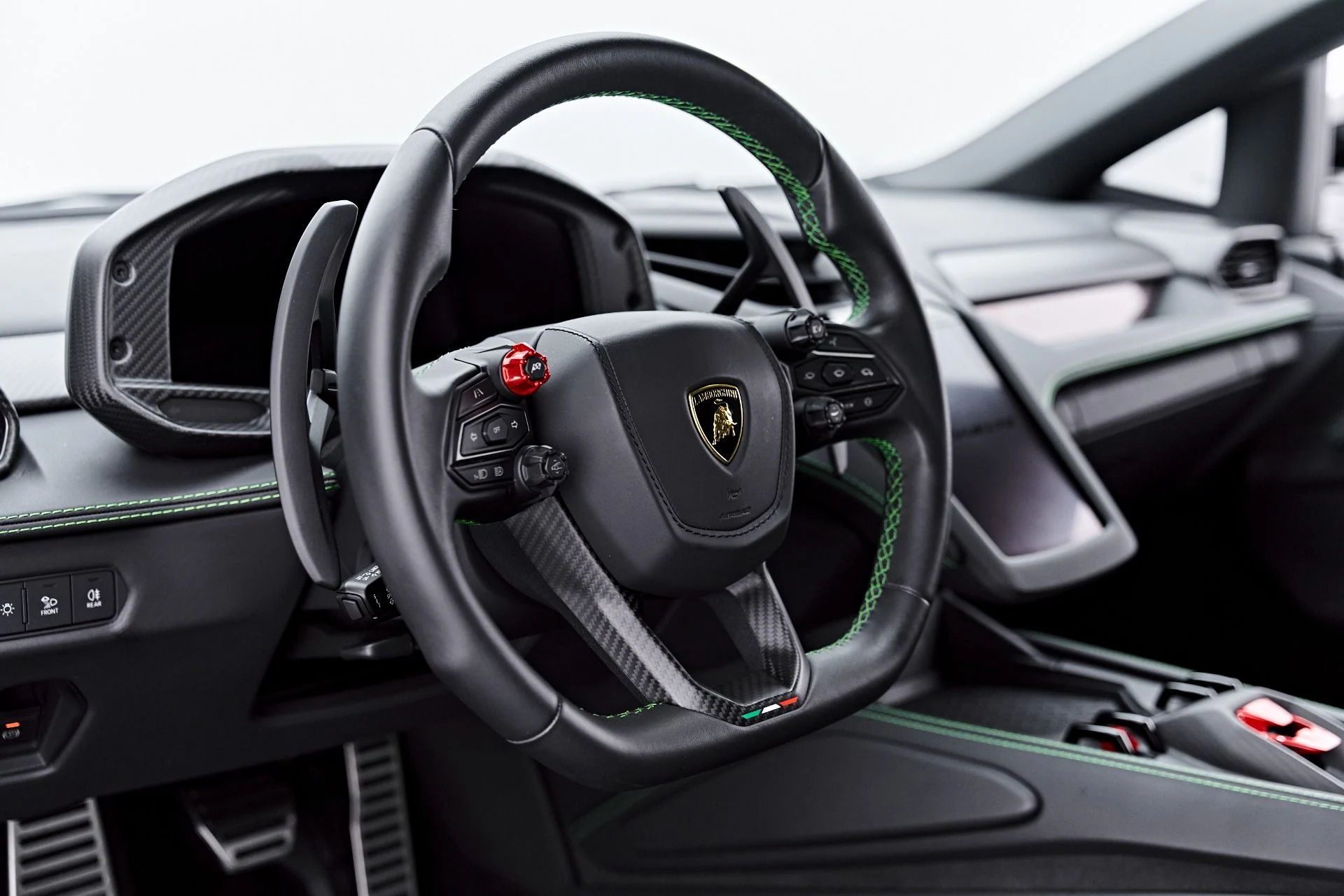 mph053_3678000280_Used_2024_Lamborghini_Revuelto_Base_1788040993_0e14342181