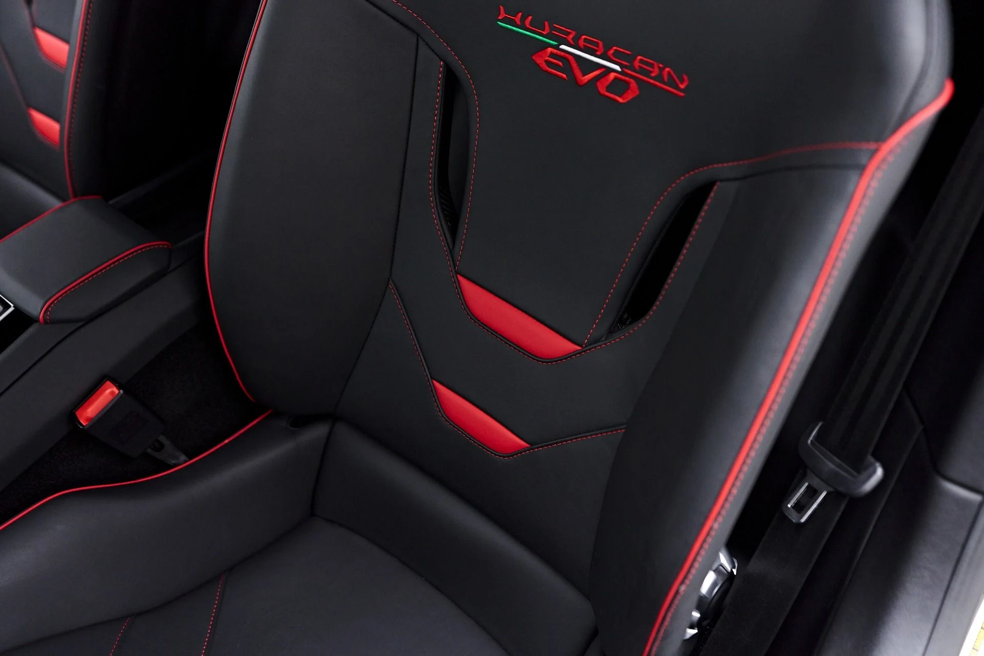 mph053_3685377422_Used_2023_Lamborghini_Huracan_EVO_Base_1753408118_a758384db6