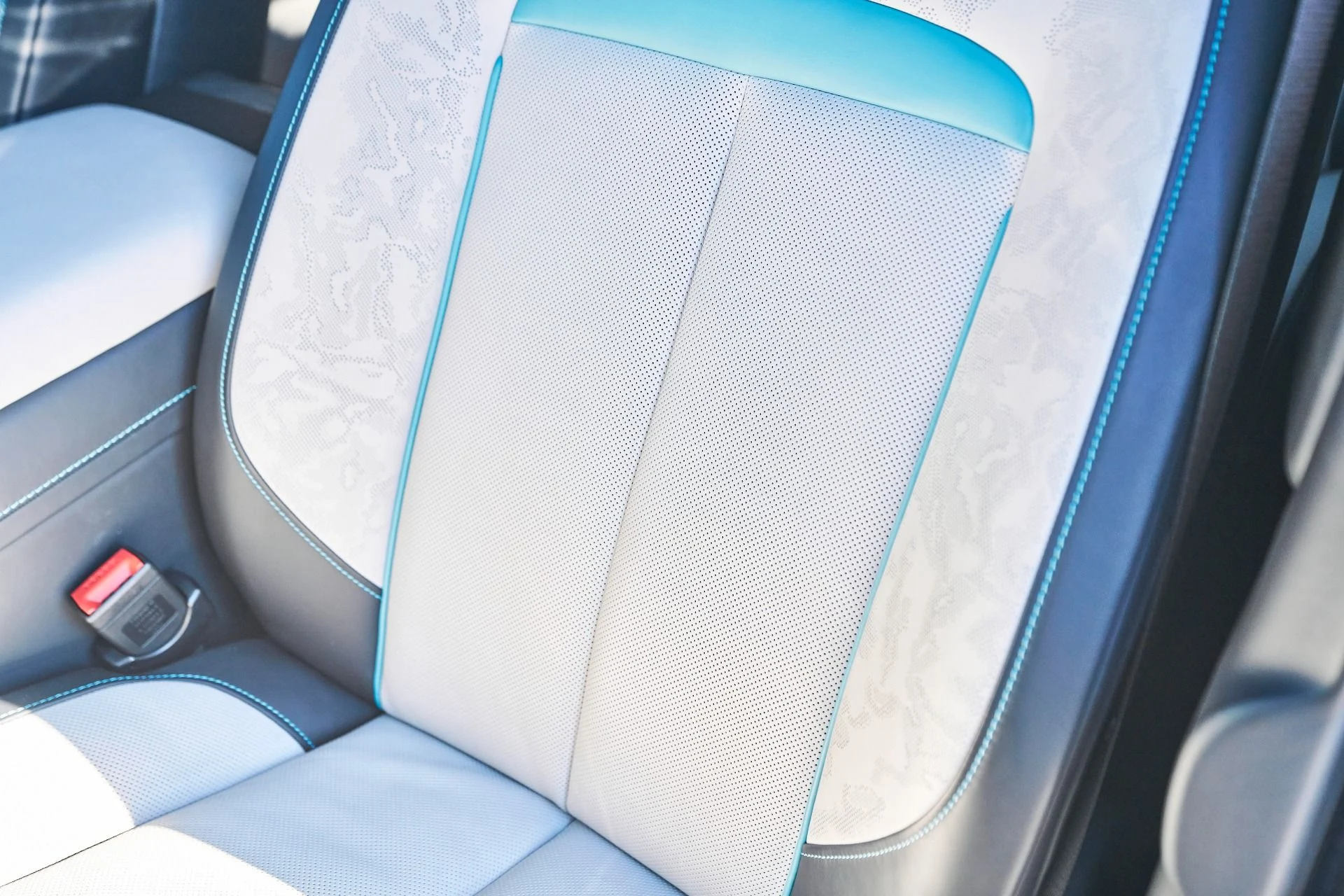 mph053_3692697322_Used_2025_Rolls_Royce_Ghost_Base_1769721155_0480b38fee