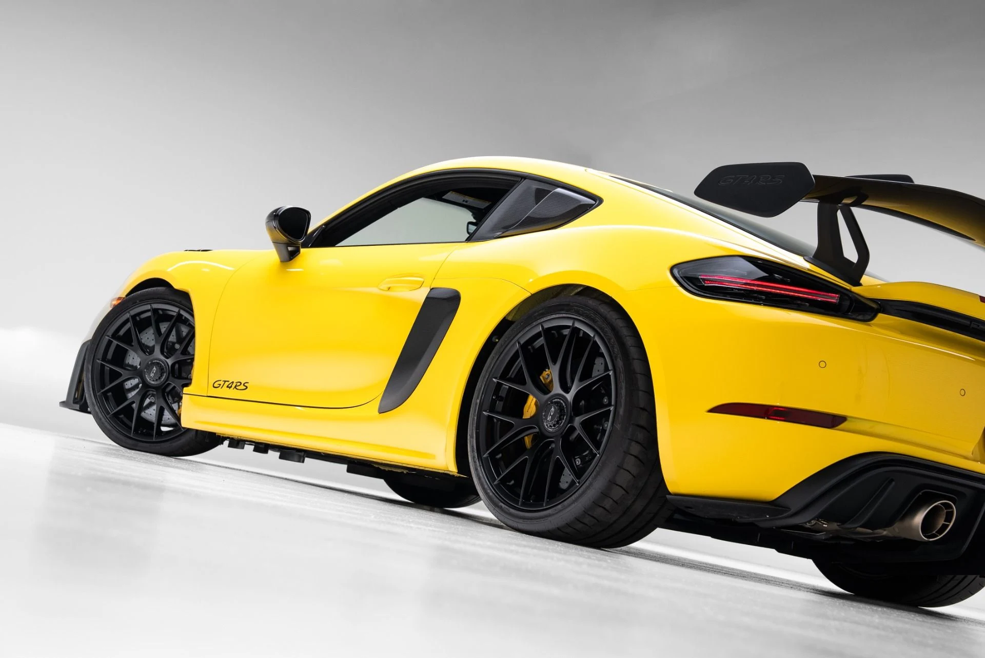 mph053_3694726304_Used_2024_Porsche_718_Cayman_GT_4_RS_1775511430_315b6edefd