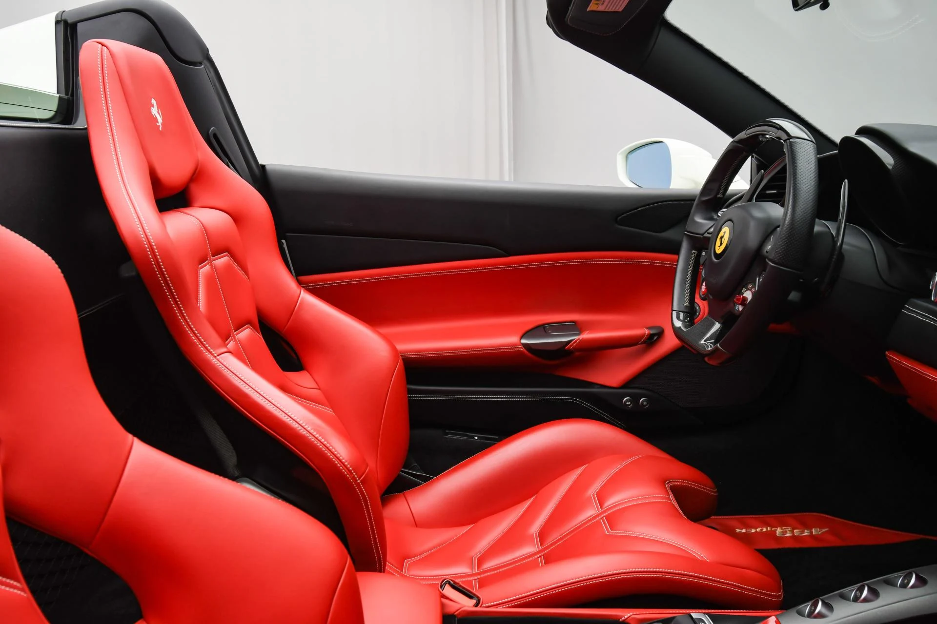 mph053_37082375_Used_2016_Ferrari_488_Spider_1750234976_6e44729b52