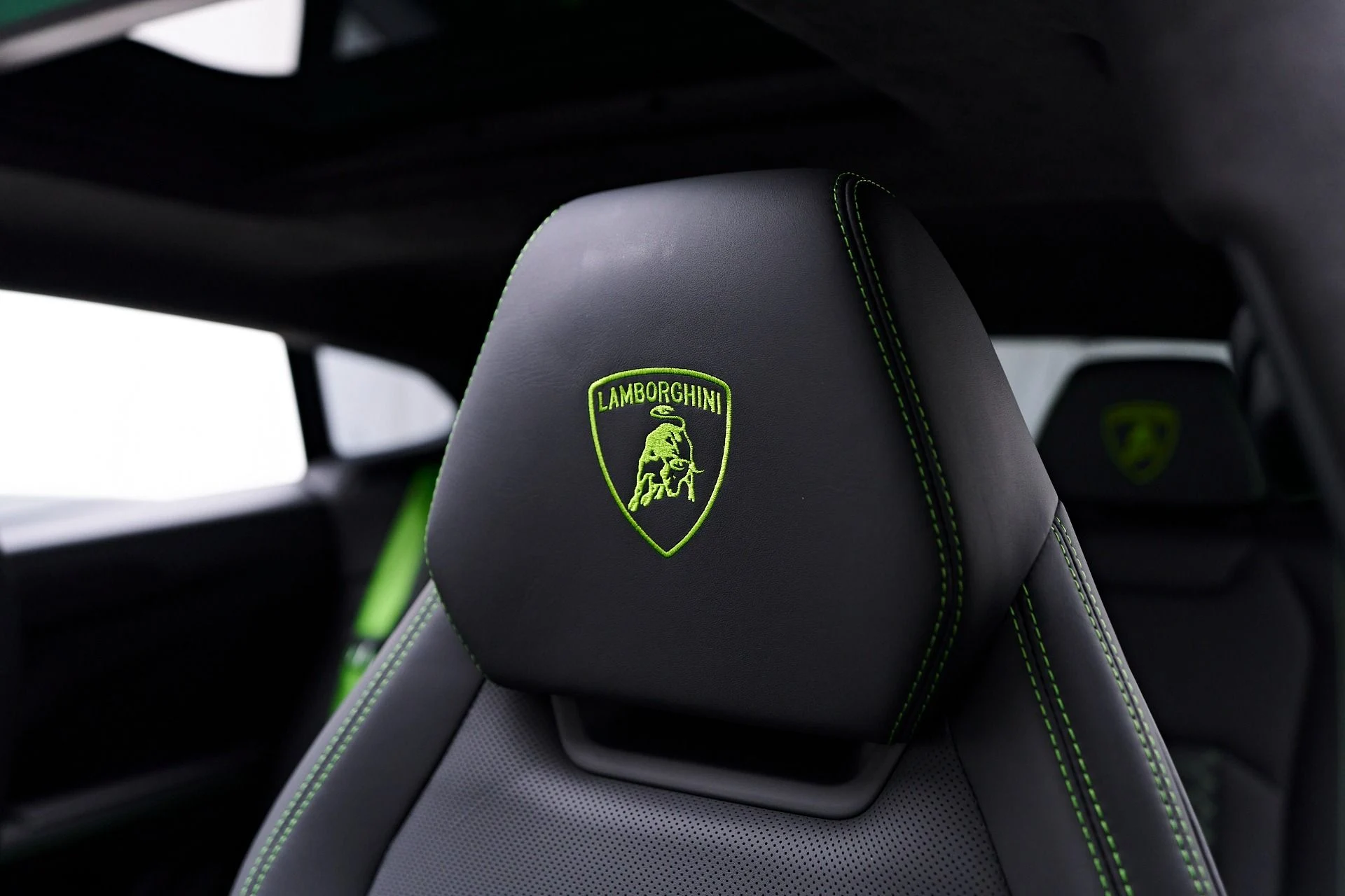 mph053_3713043821_Used_2024_Lamborghini_Urus_S_1753236168_3c454d8a7d