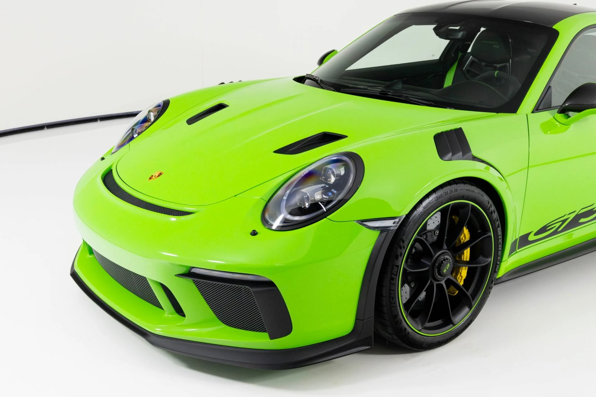 mph053_3741390208_Used_2019_Porsche_911_GT_3_RS_1763595302_283e583783