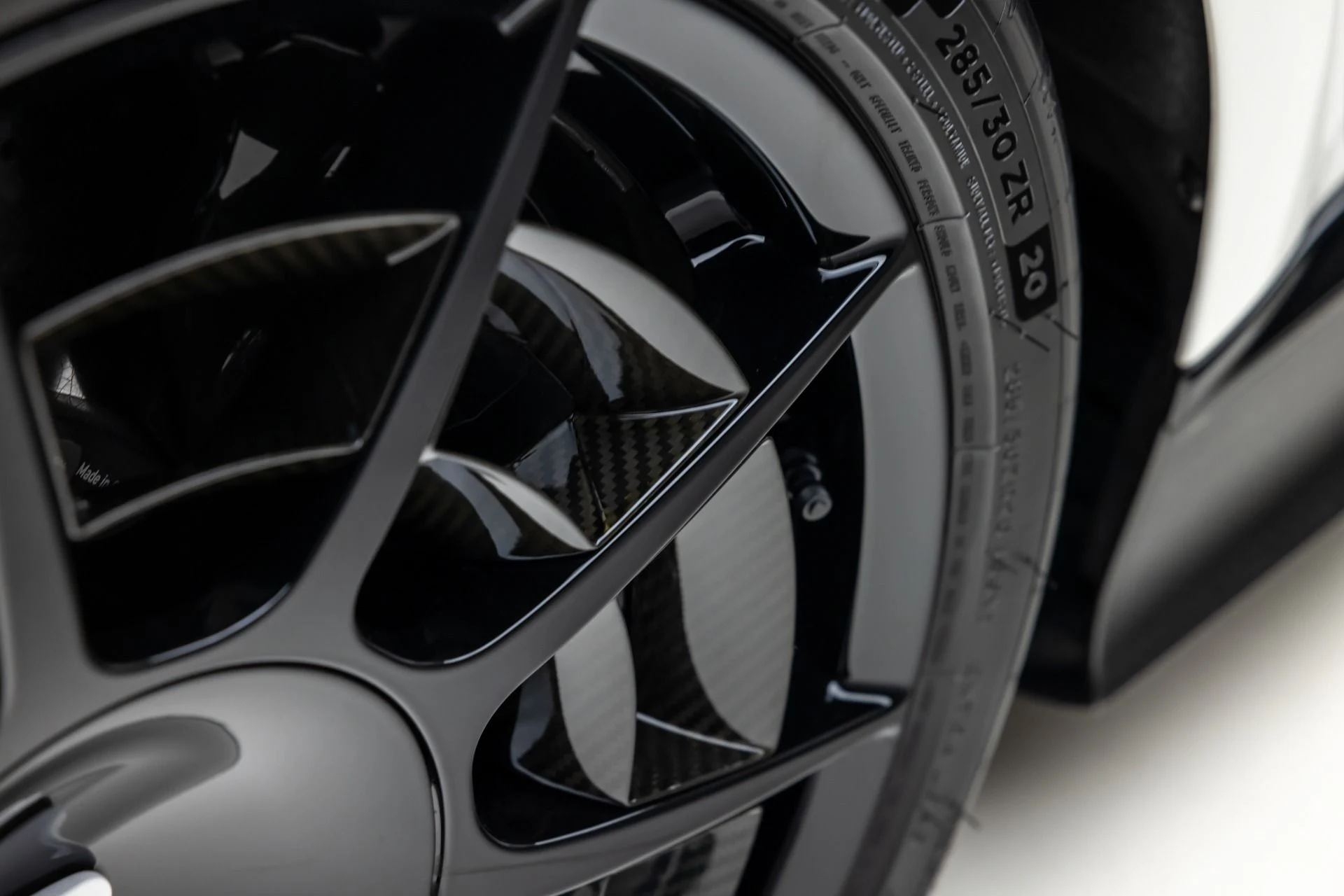 mph053_3777644909_11790_p54_l_64796dd316