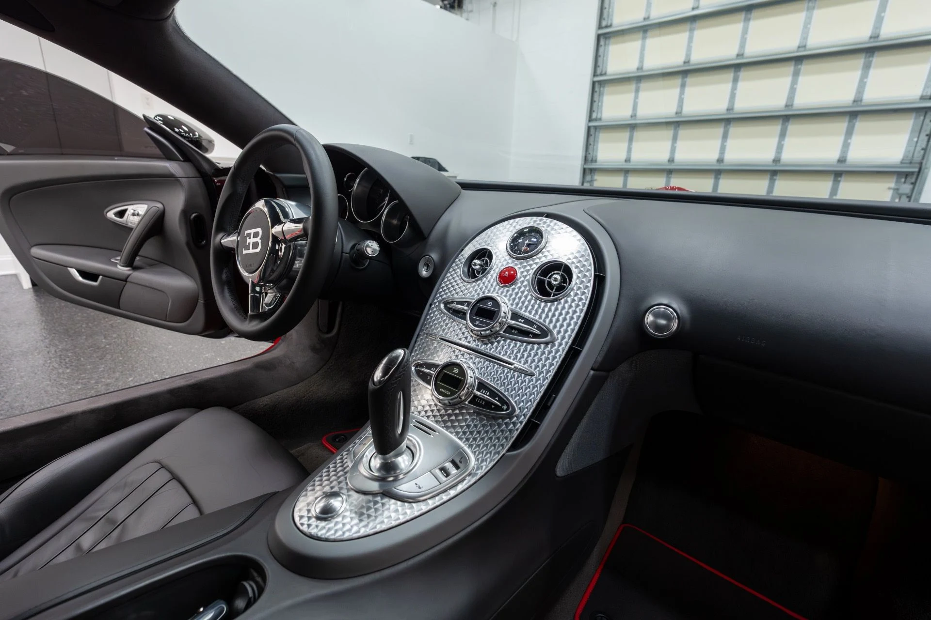 mph053_3821241301_Used_2008_Bugatti_Veyron_164_1769463944_ce4dea7cfe