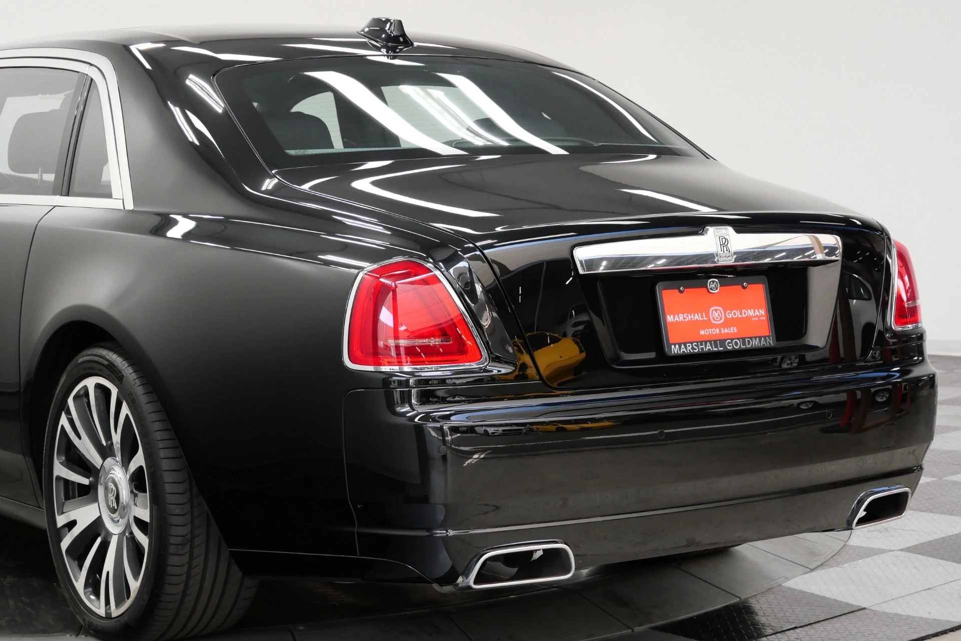 mph053_3829587901_Used_2019_Rolls_Royce_Ghost_EWB_Long_Wheelbase_Model_430_K_MSRP_Low_Miles_1788191510_17eef78ff4