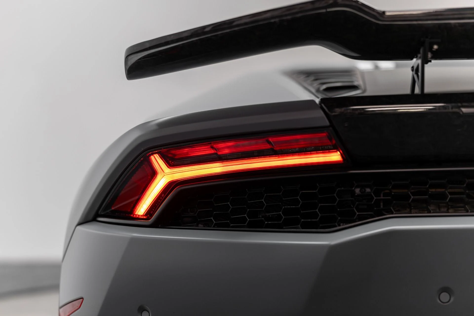 mph053_3856881288_Used_2017_Lamborghini_Huracan_1765410503_e26dc220f7