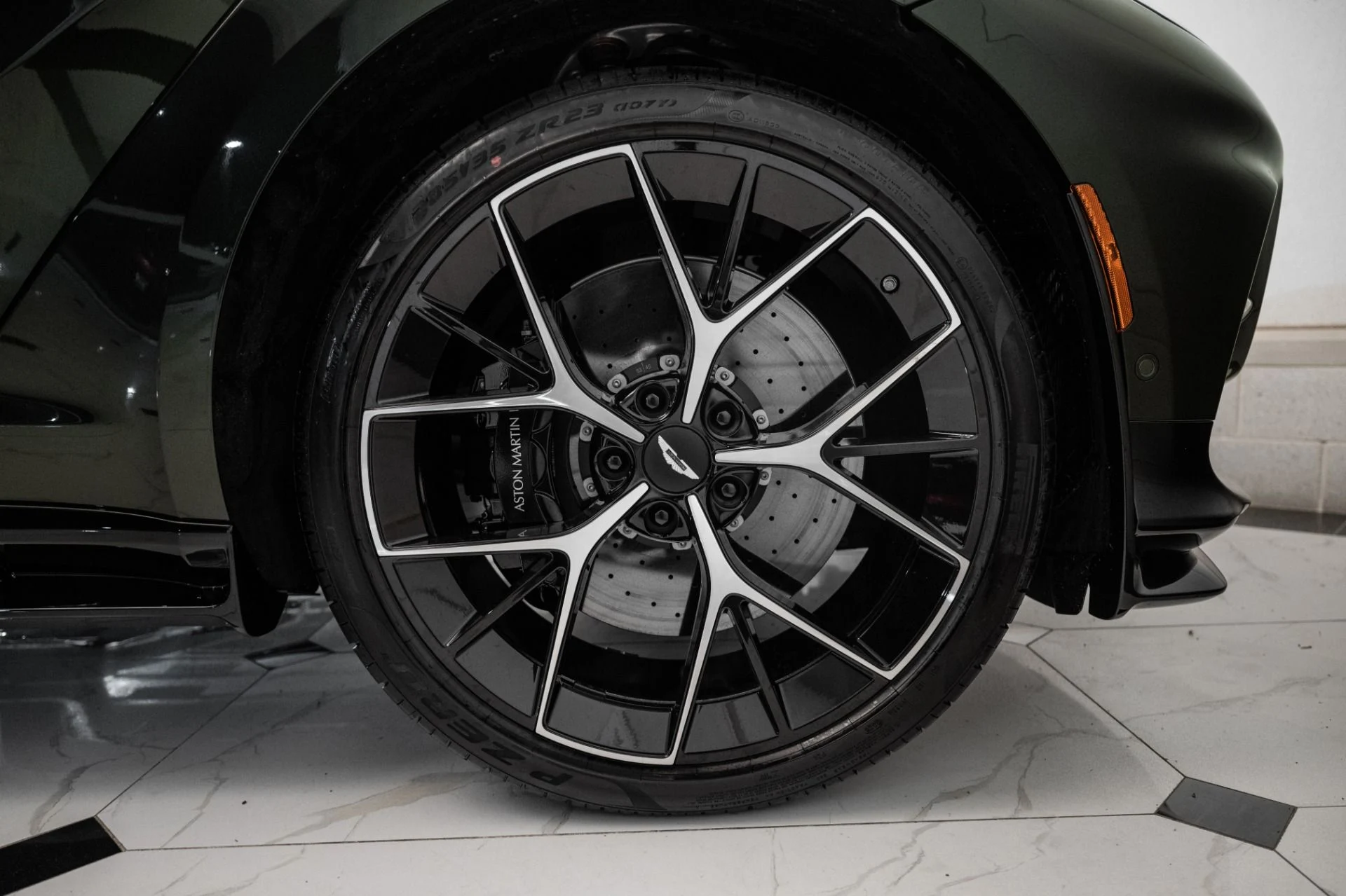 mph053_387636415_New_2026_ASTON_MARTIN_DBX_707_1759283914_1891210f20
