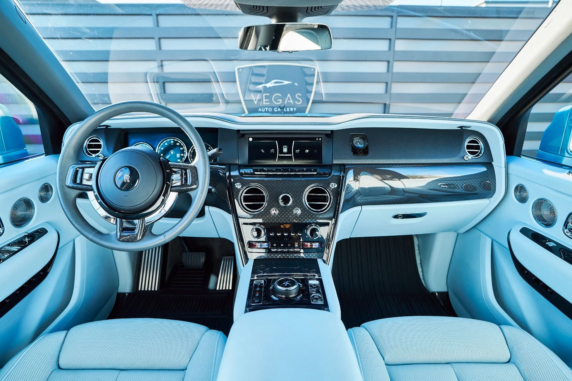 mph053_39078336_Used_2022_Rolls_Royce_Cullinan_Black_Badge_1765411111_d83d7425a8