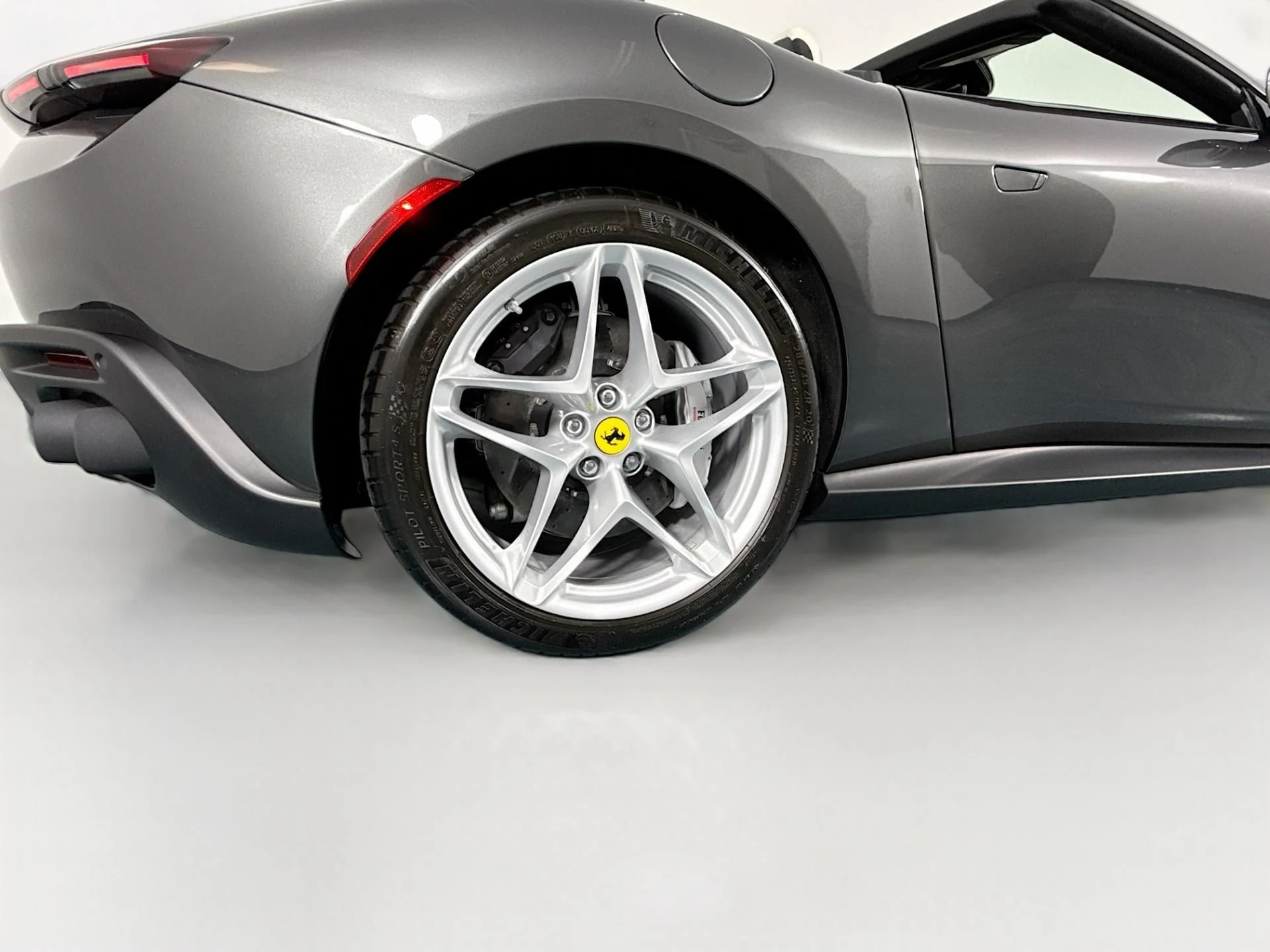 mph053_3909093800_Used_2025_Ferrari_Roma_Spider_1783621680_a63a16165b