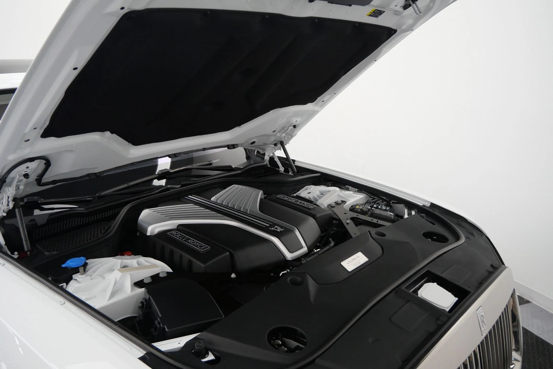 mph053_3911365775_Used_2022_Rolls_Royce_Ghost_Low_Miles_The_Ghost_Package_Bespoke_Audio_1780333725_1b9cfeef8f