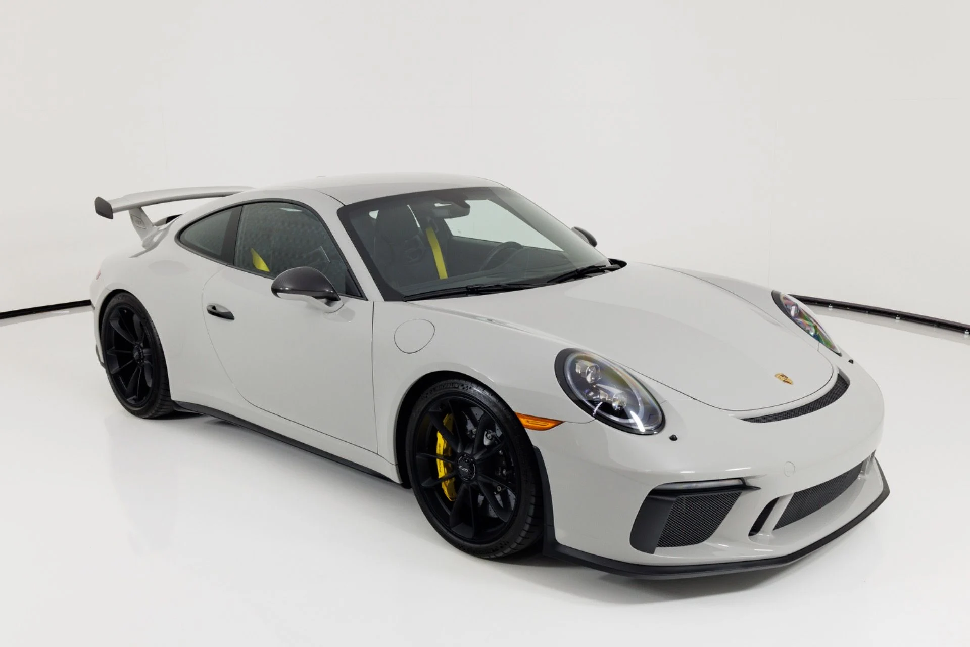 mph053_3959055507_Used_2018_Porsche_911_GT_3_1782944833_2473f7951b
