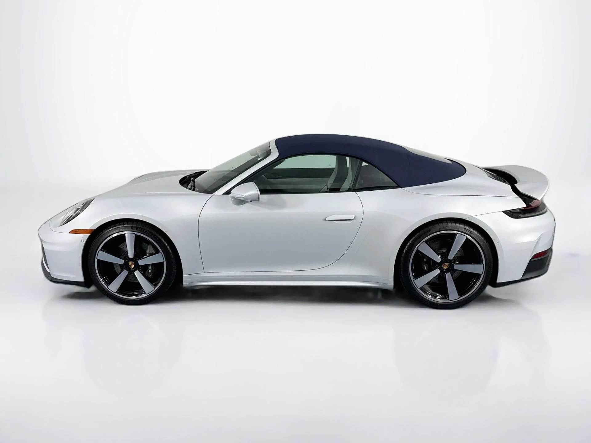 mph053_3963862484_Used_2025_Porsche_911_Carrera_1792182412_e215a29474