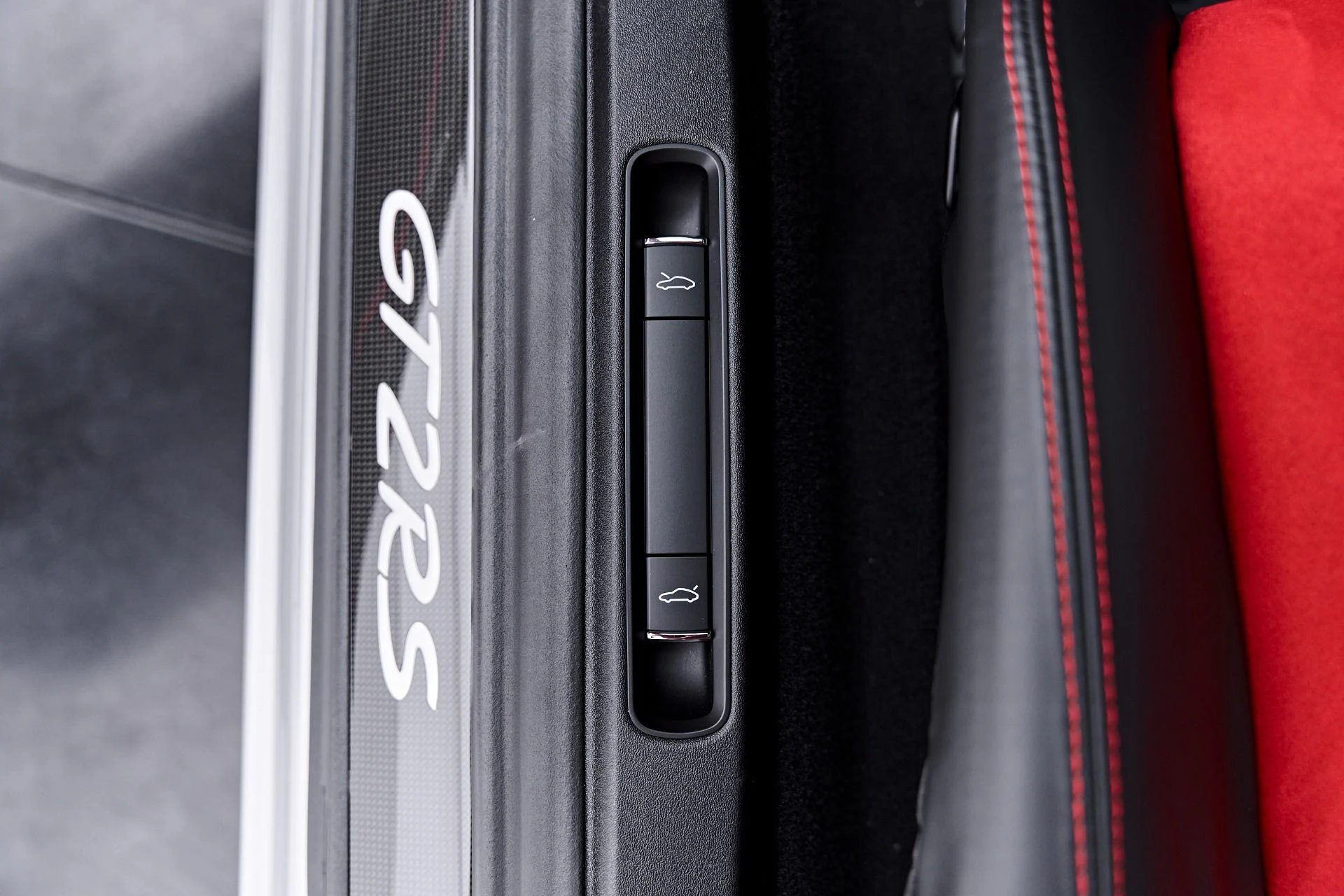 mph053_4015014902_Used_2019_Porsche_911_GT_2_RS_1788559262_c09cc841db