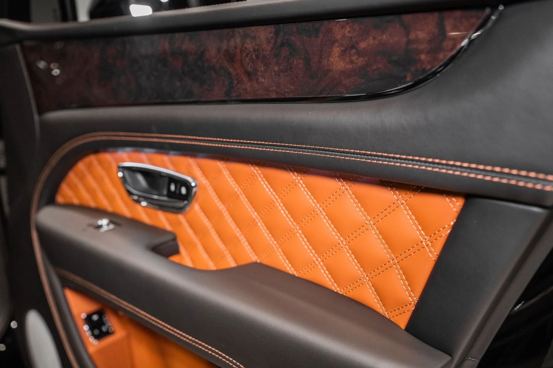 mph053_4084868490_Used_2022_Bentley_Bentayga_V8_1773164215_23951e63c7