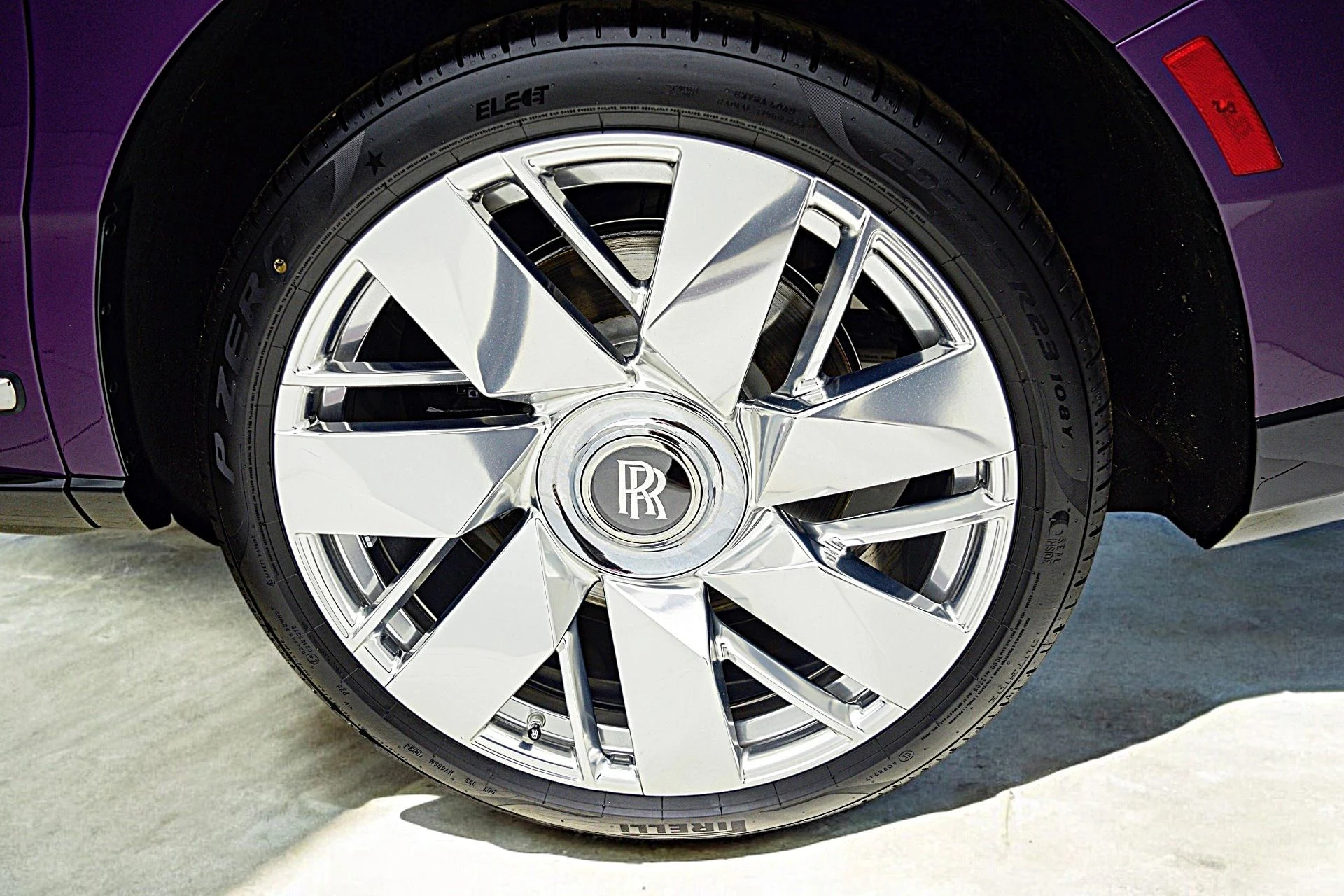 mph053_4118762720_Used_2025_Rolls_Royce_Cullinan_4fd0280536