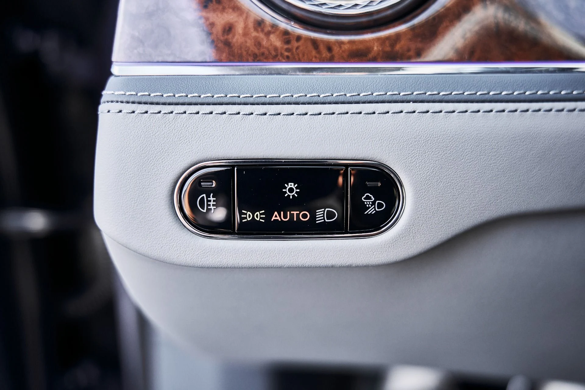 mph053_4123522632_Used_2026_Bentley_Flying_Spur_V8_1775613334_182fd44f0d