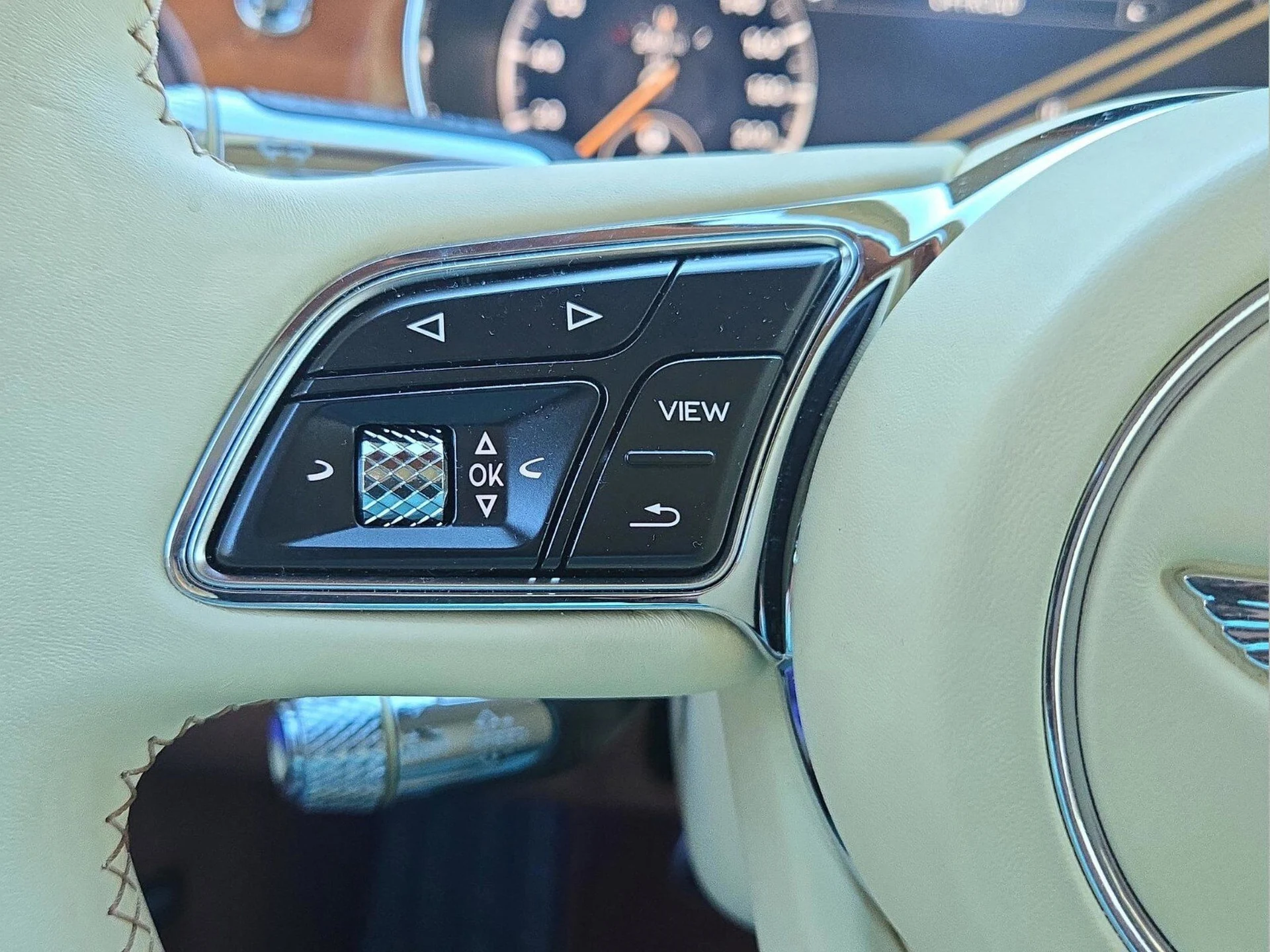 mph053_4128089633_e2cbc1f0ab553f5182c0d62c91527381x_7b9c097fef