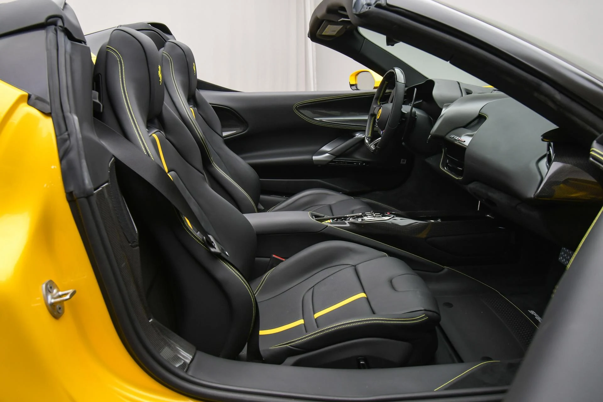 mph053_4131179941_Used_2023_Ferrari_SF_90_Spider_1745569152_80a8392634