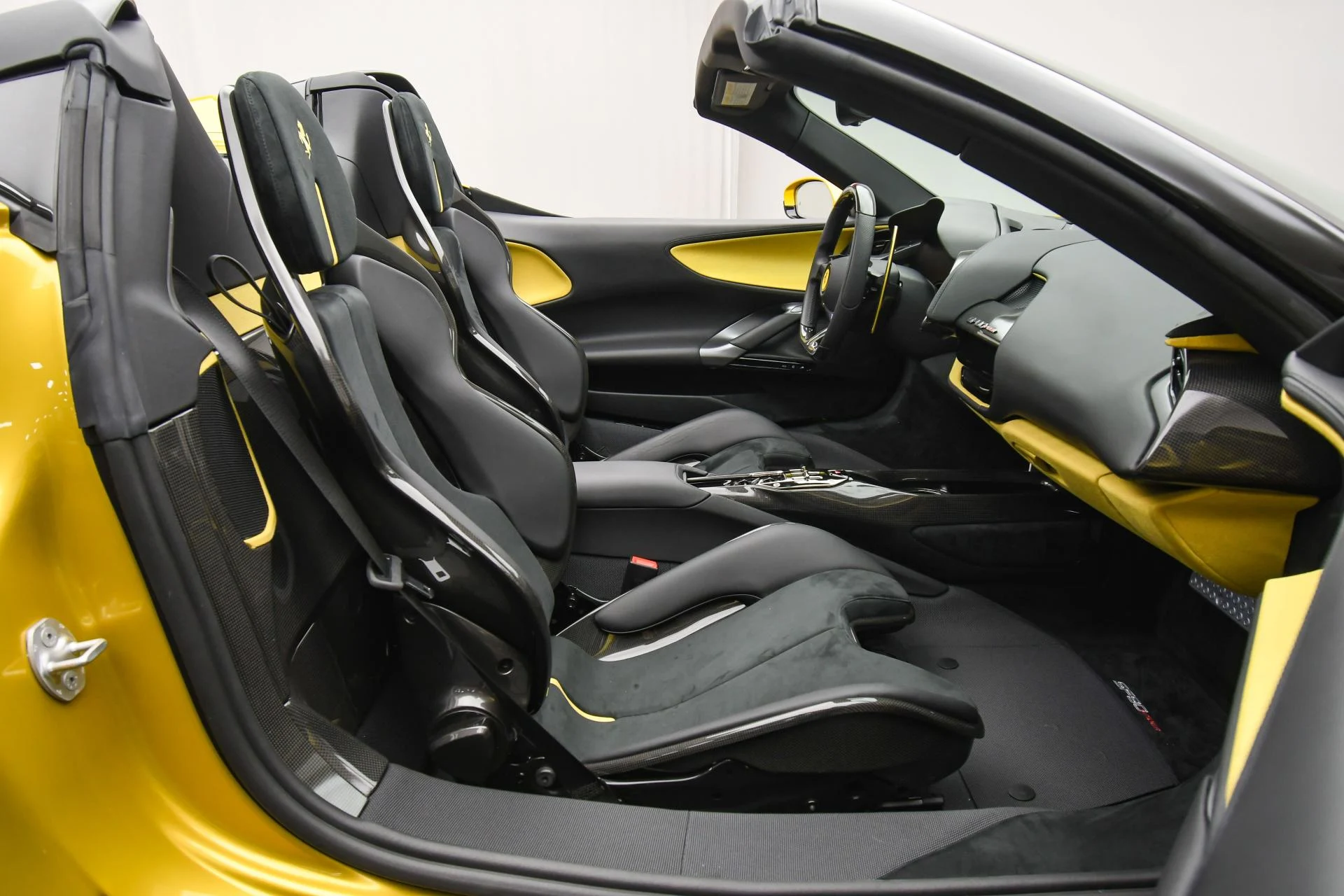 mph053_4136661093_Used_2022_Ferrari_SF_90_Spider_1755677356_fe68b2863d