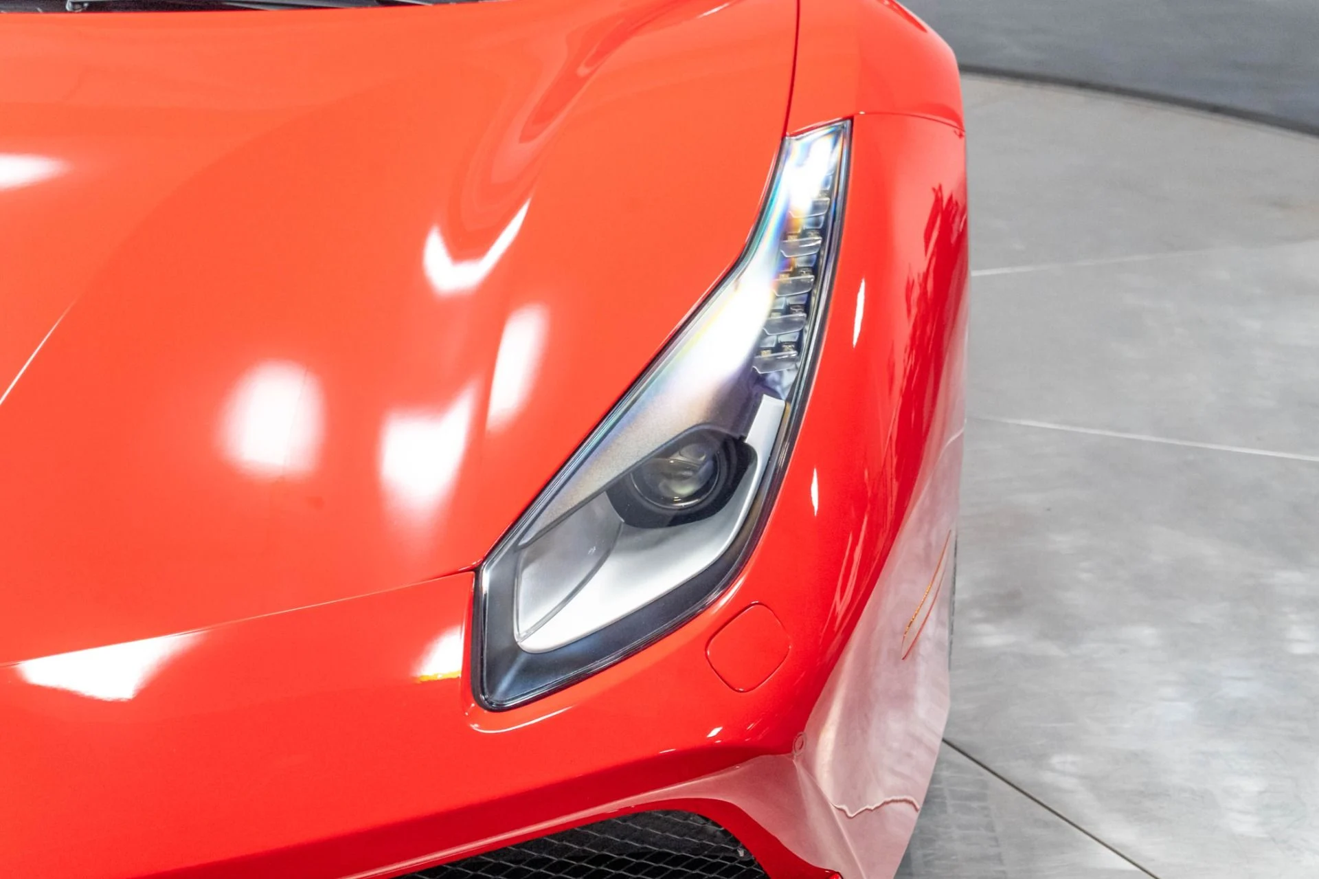 mph053_4183675855_Used_2018_Ferrari_488_Spider_1786656638_0c88521a3a