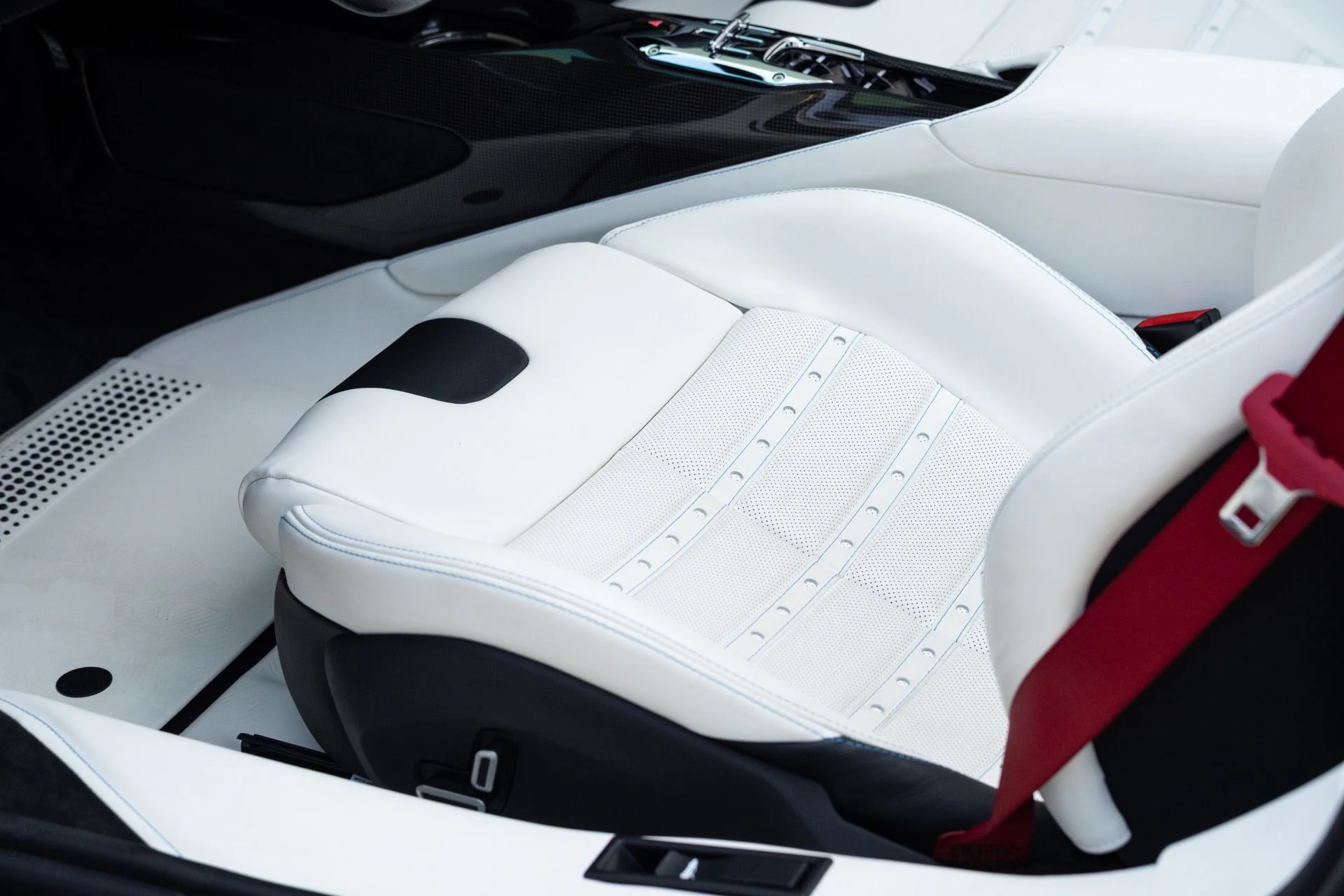 mph053_4190166608_Used_2024_Ferrari_SF_90_Spider_1774456921_bdd250c76f