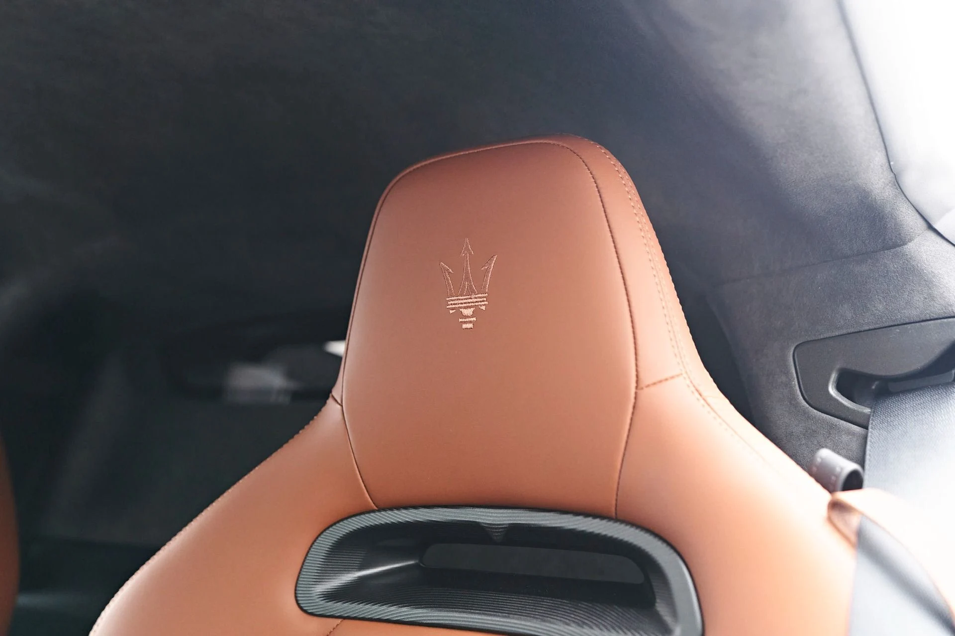 mph053_4213075078_Used_2023_Maserati_MC_20_Base_1721243405_09a729f62d