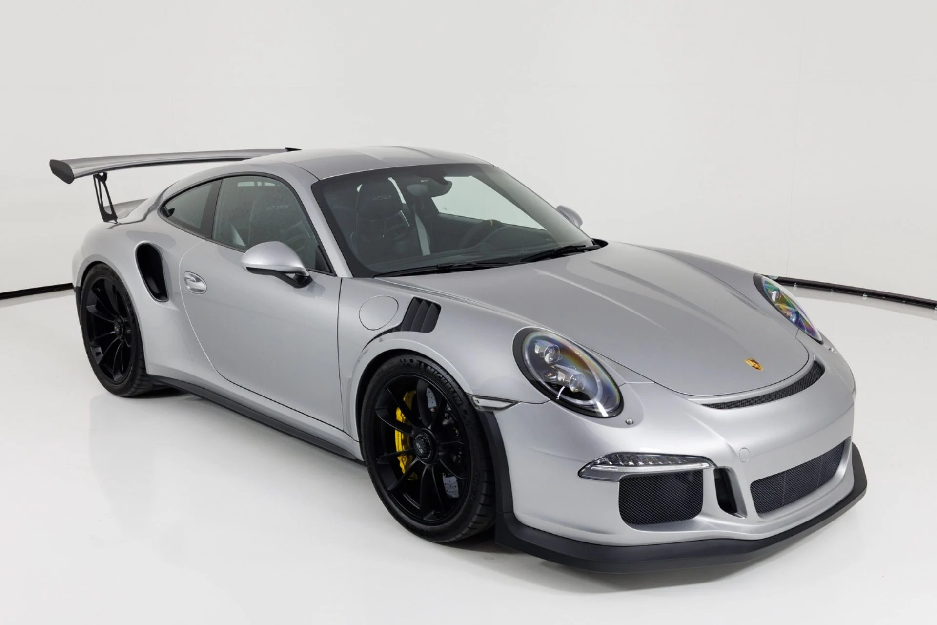 mph053_42217967_Used_2016_Porsche_911_GT_3_RS_1782496725_752e2f732d
