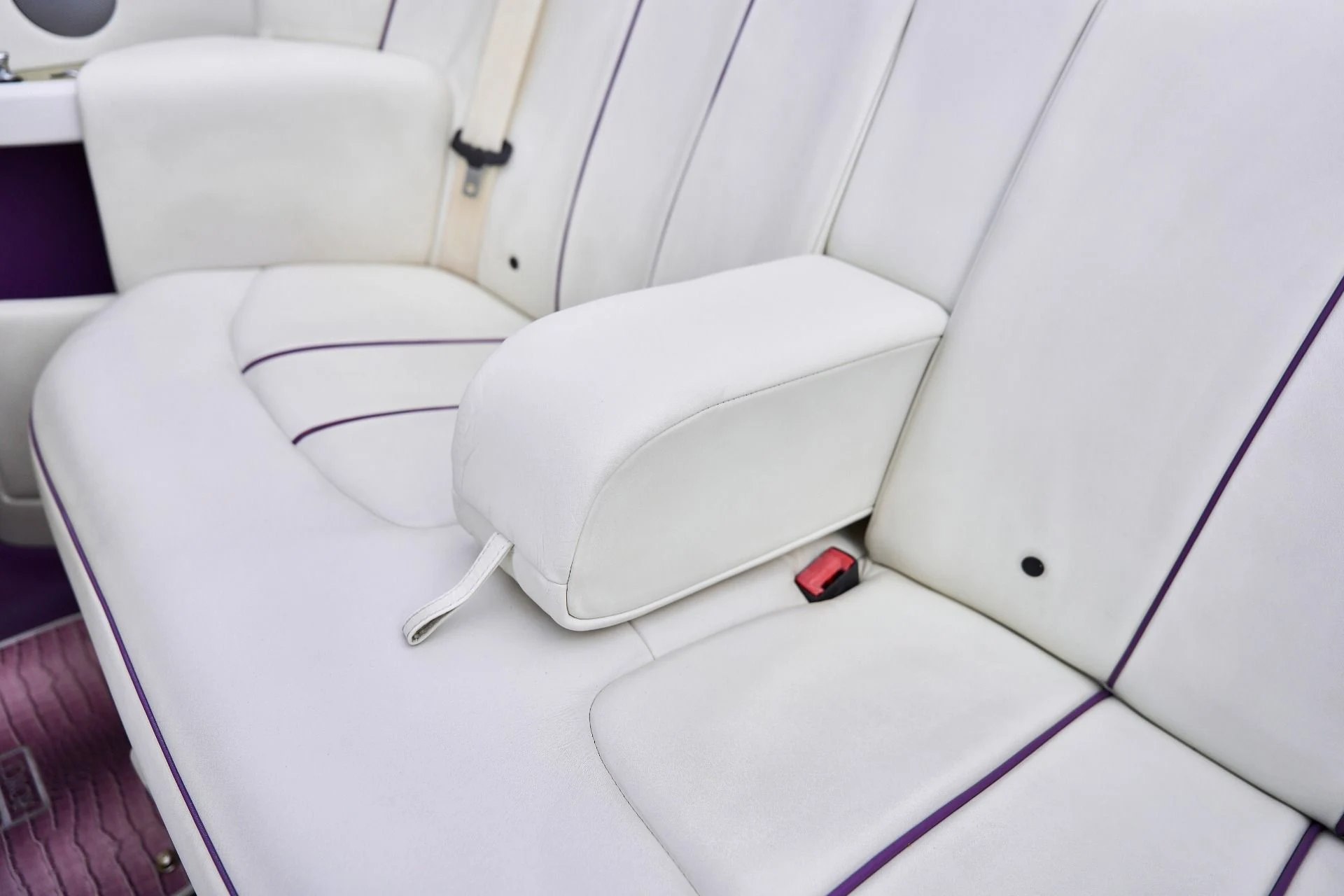 mph053_4273587241_Used_2008_Rolls_Royce_Phantom_Drophead_Coupe_Base_1769136068_fed70571bb