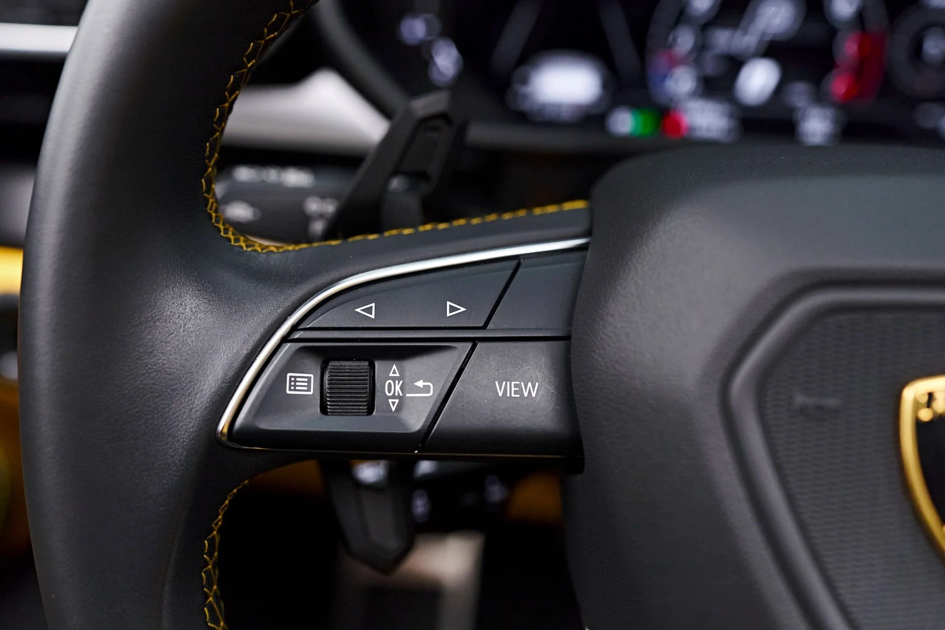 mph053_4279183710_Used_2022_Lamborghini_Urus_1714440387_9b477ab7b8