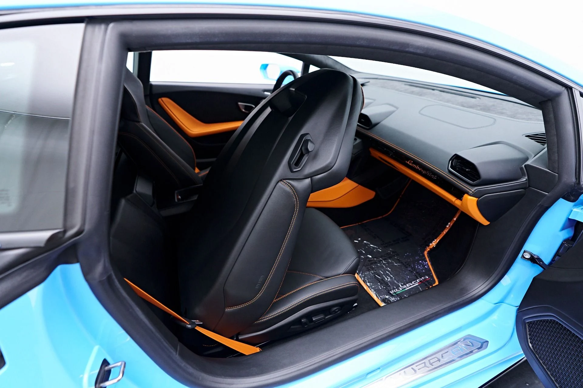 mph053_4280495199_Used_2022_Lamborghini_Huracan_EVO_Base_1755812444_7d617a94c7