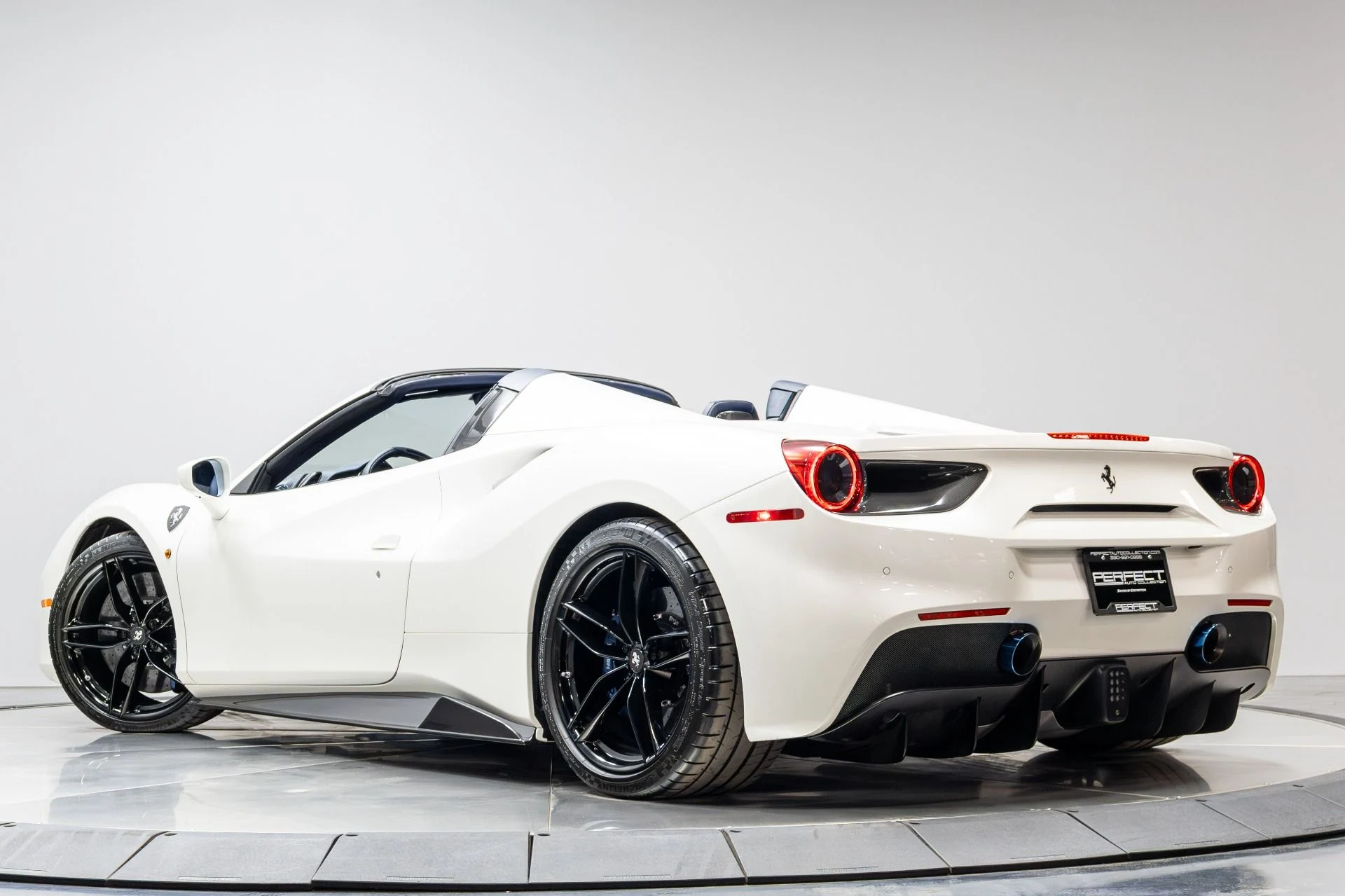 mph053_4290522373_Used_2018_Ferrari_488_Spider_1774434782_fc55588e6f