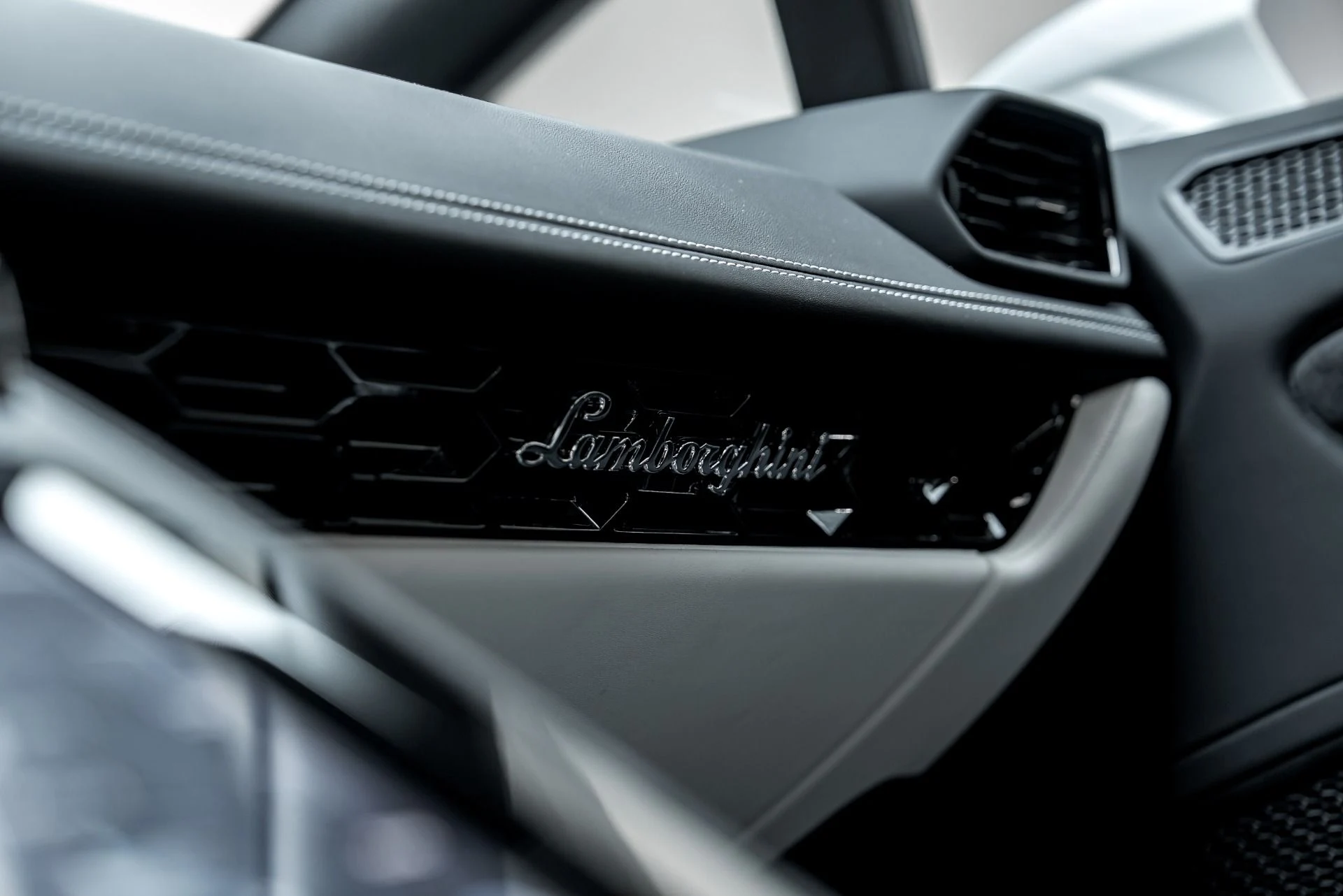 mph053_4292568288_Used_2023_Lamborghini_Huracan_Tecnica_1787597788_9cb7b7b449