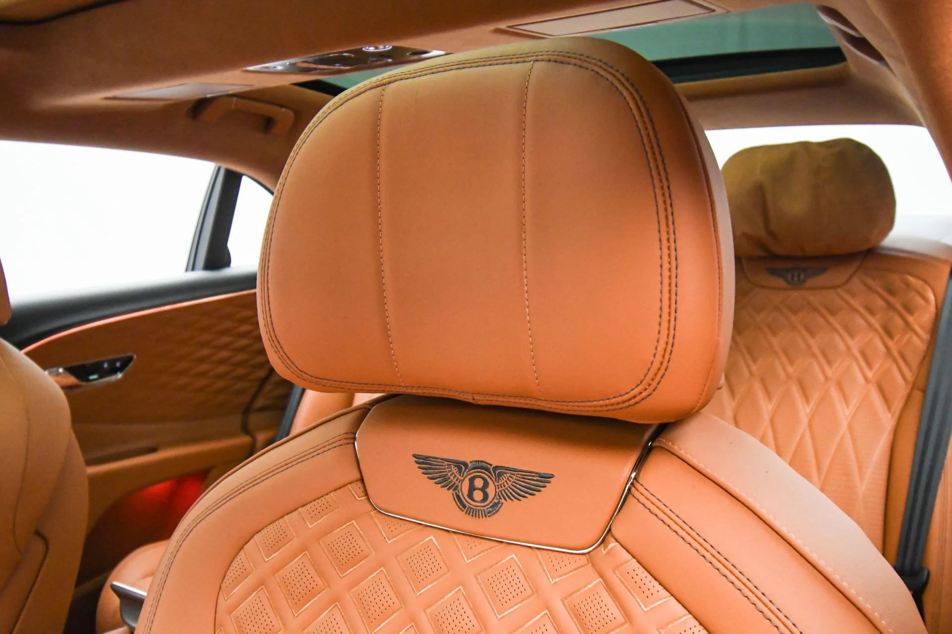 mph053_447748555_Used_2023_Bentley_Flying_Spur_Azure_1755332992_5d46e11581