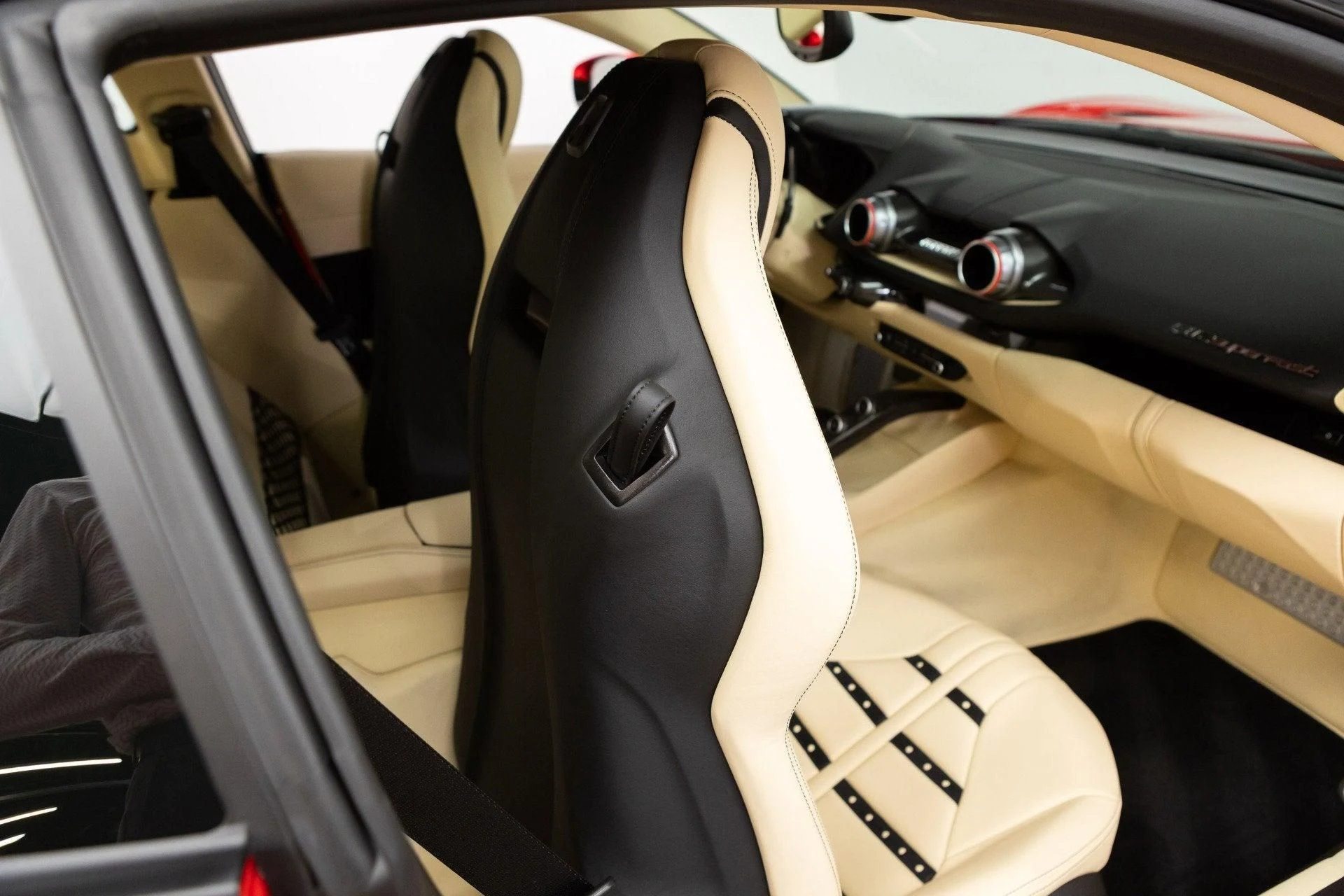 mph053_459513923_Used_2018_Ferrari_812_Superfast_1777368519_744af1ffe5