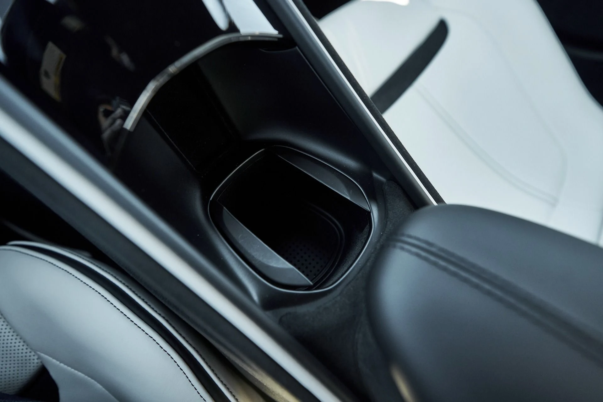 mph053_461681088_Used_2024_Ferrari_Roma_Base_1762022611_ca336b2f80